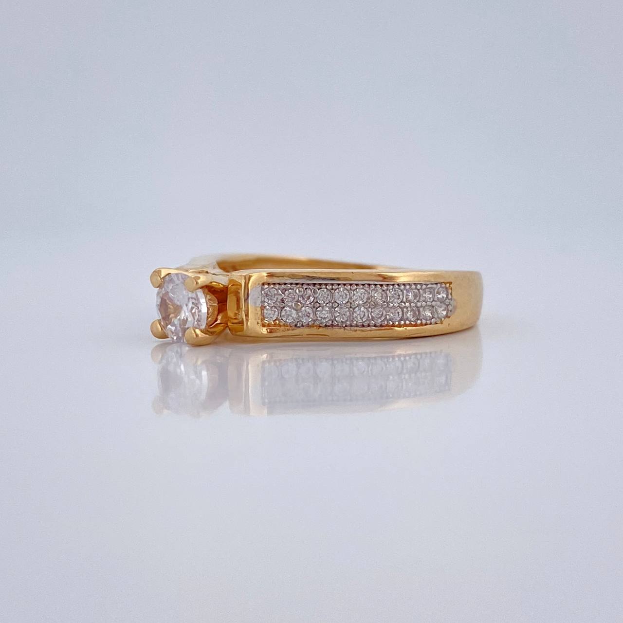 Anillo Solitario 4.3gr / T6 1/2 / Oro Amarillo Oro Blanco  18K &