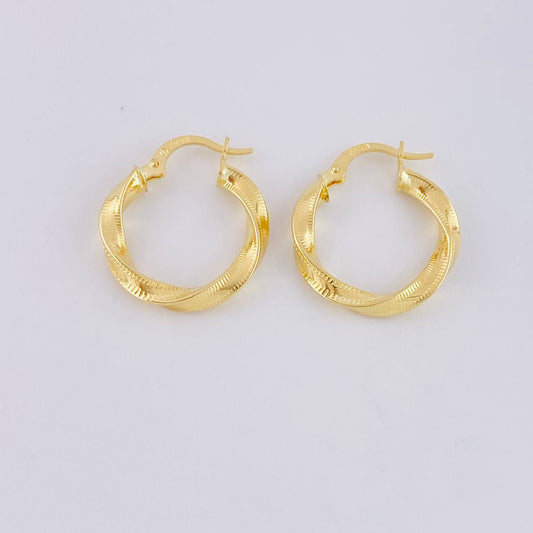 Hoop Earrings with Studded Edges 1.95g / 3/4 in 18K Yellow Gold