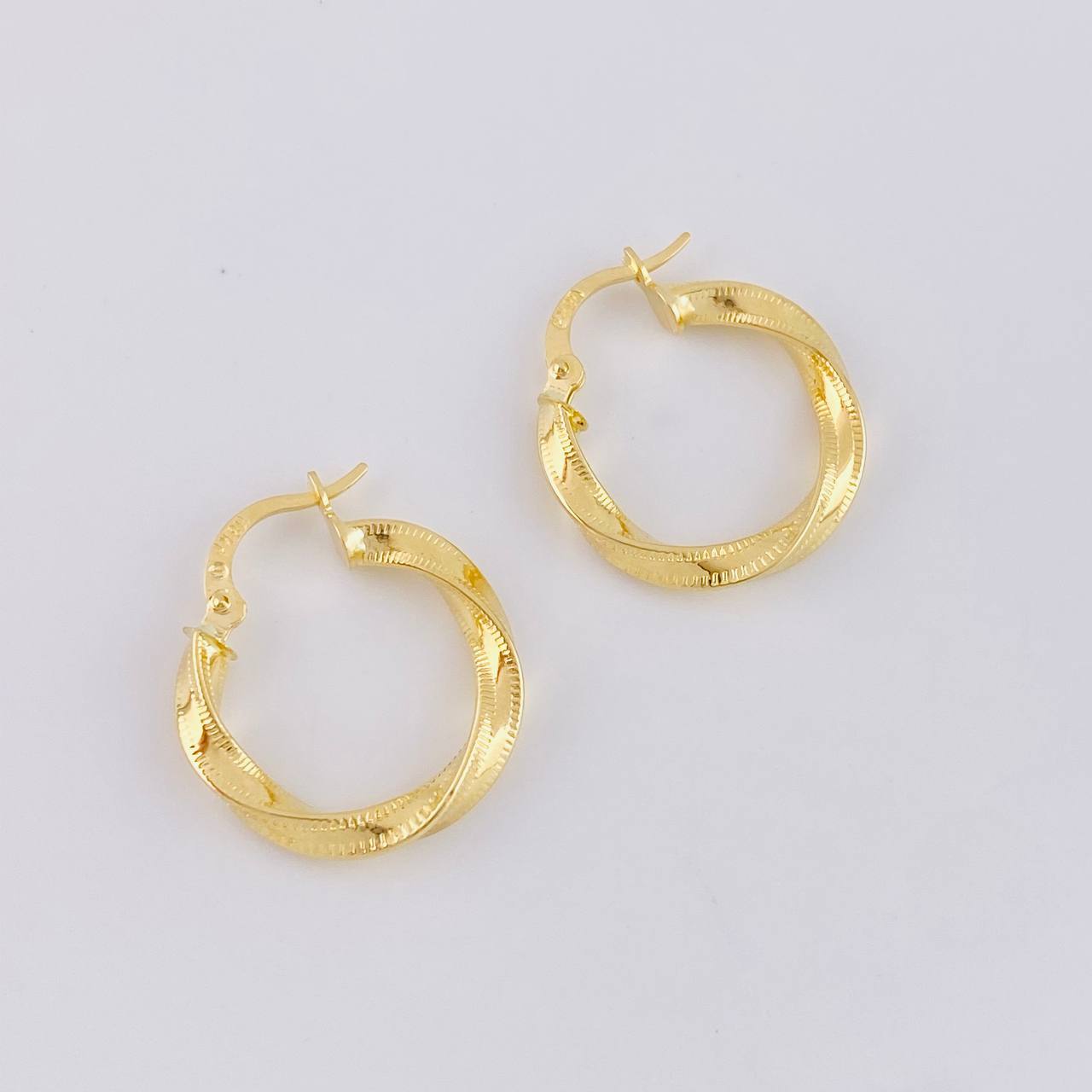 Candongas Entorchadas Punteadas 1.95g / 2.2cm Oro Amarillo 18K