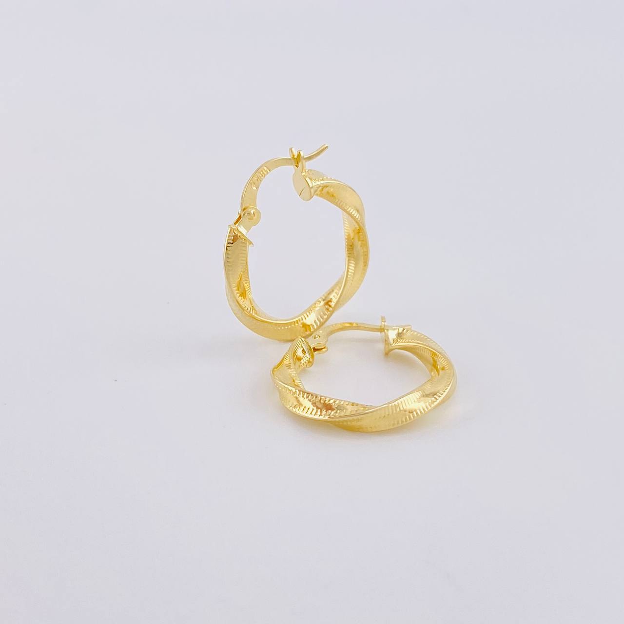 Candongas Entorchadas Punteadas 1.95g / 2.2cm Oro Amarillo 18K