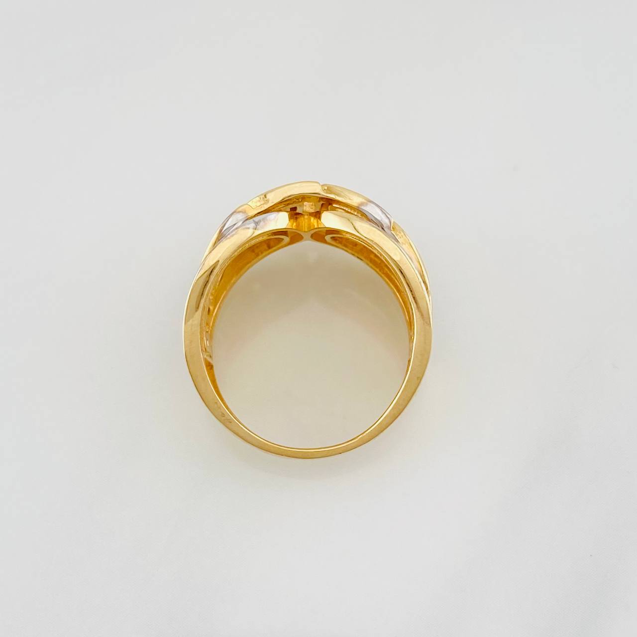 Anillo Eslabones Entrelazados 7.1g / T5 1/4 Dos Oros Amarillo Blanco 18K