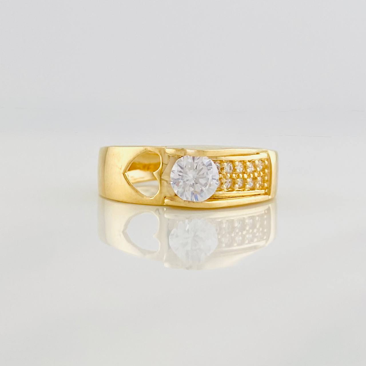 Anillo Solitario Corazon 4.05g / T6 3/4 Oro Amarillo 18K