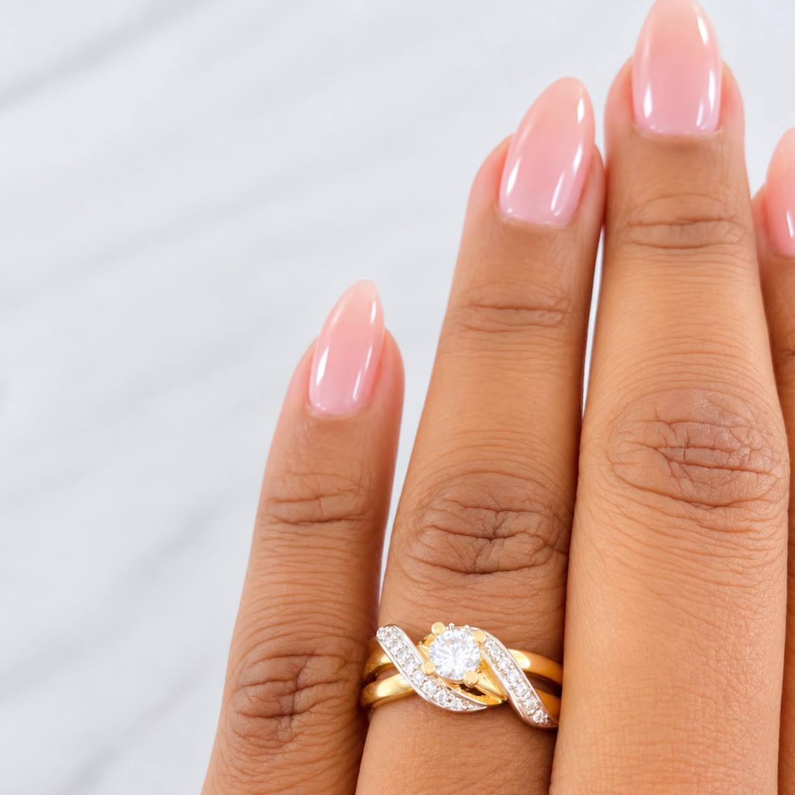 Anillo Solitario Entrelazado 3.5g / T5 3/4 Dos Oros Amarillo Blanco 18K