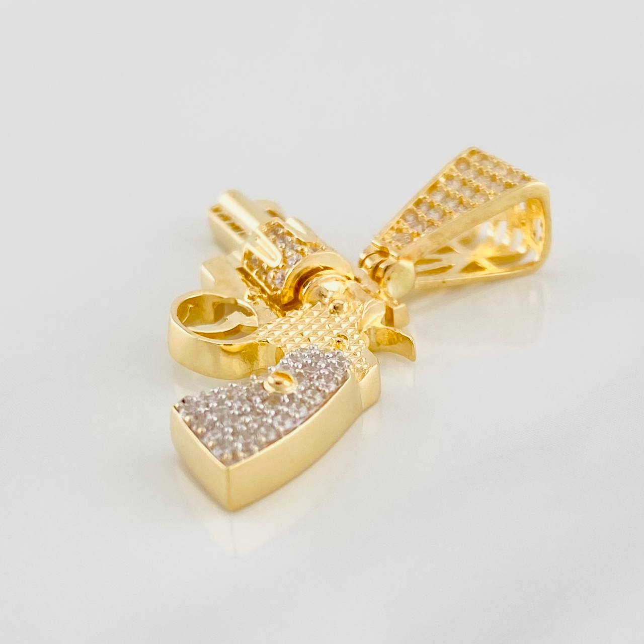 Dije Revolver 4.05g / 3/4 in Dos Oros Amarillo Blanco 18K