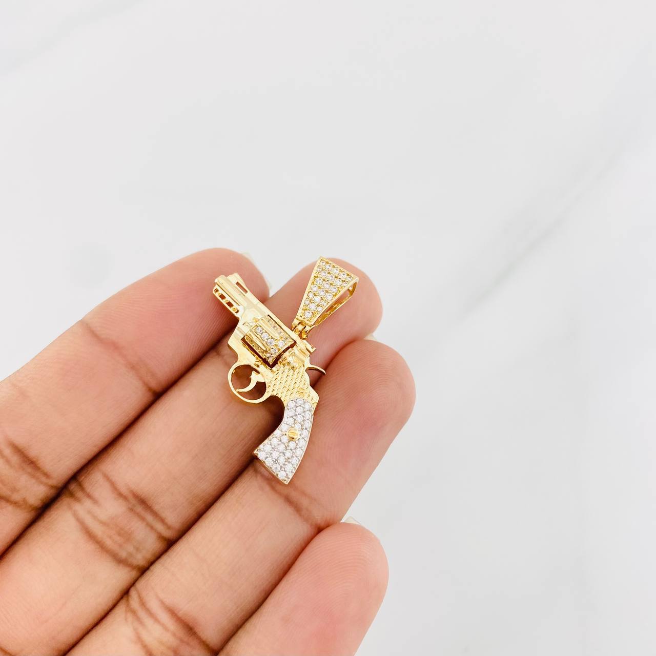 Dije Revolver 4.05g / 3/4 in Dos Oros Amarillo Blanco 18K