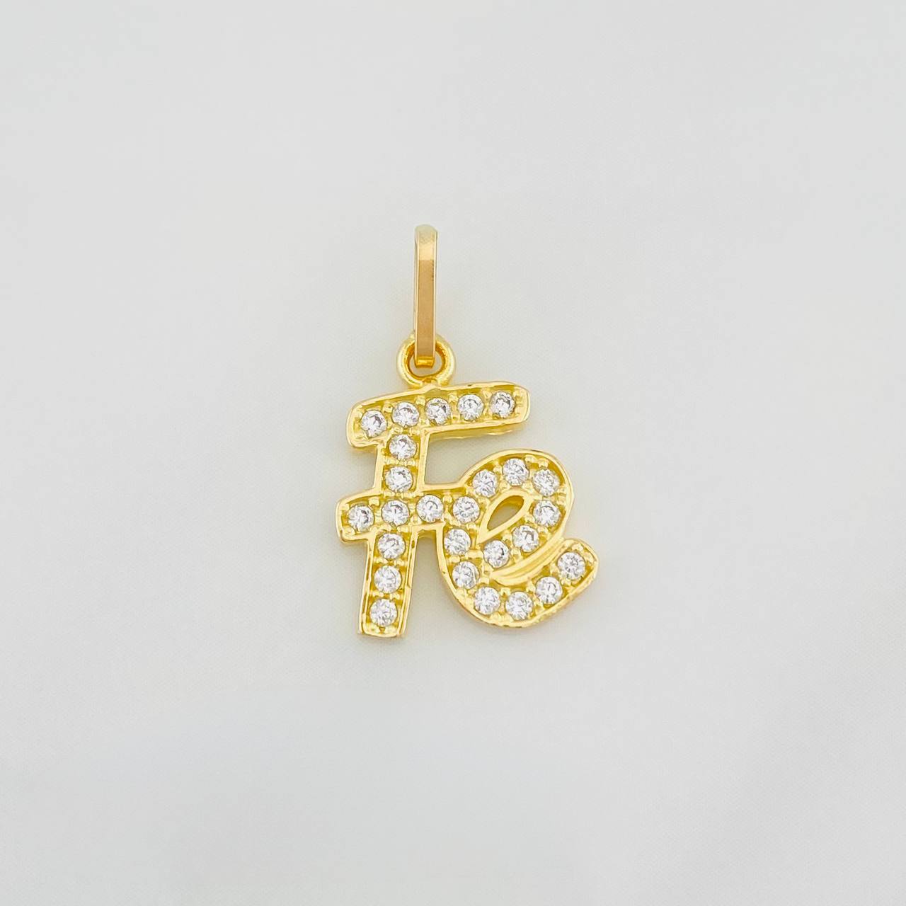 Dije Fe 1.4g / 3/4 in Oro Amarillo 18K