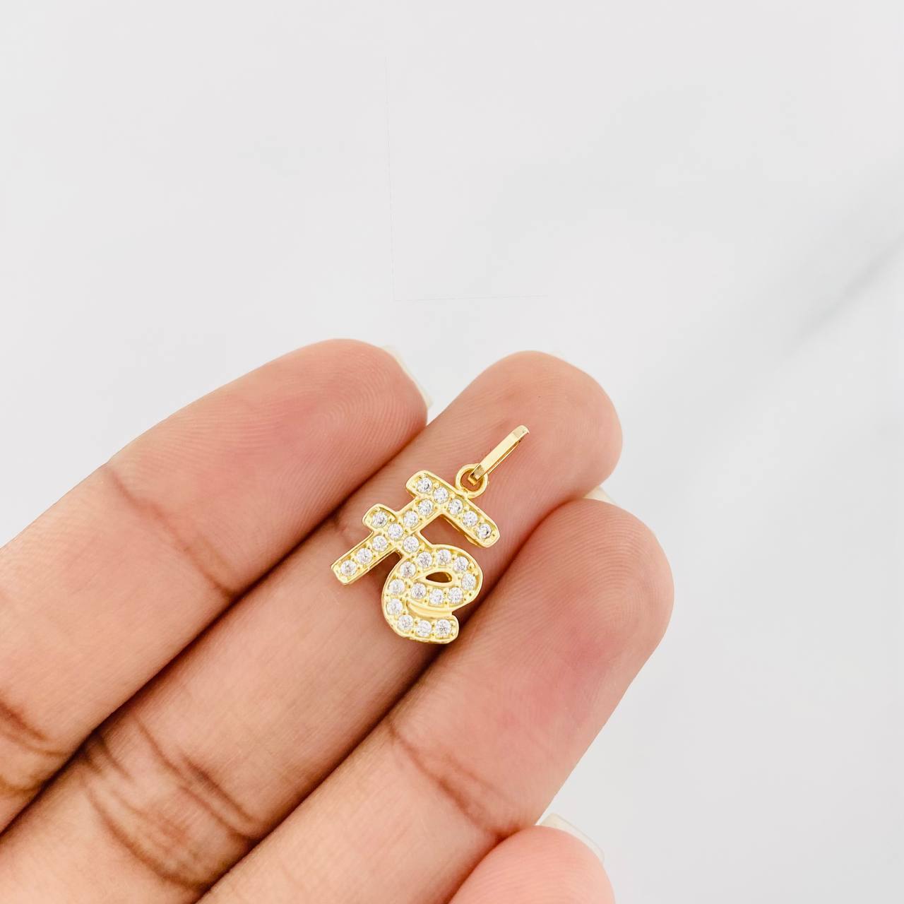 Dije Fe 1.4g / 3/4 in Oro Amarillo 18K