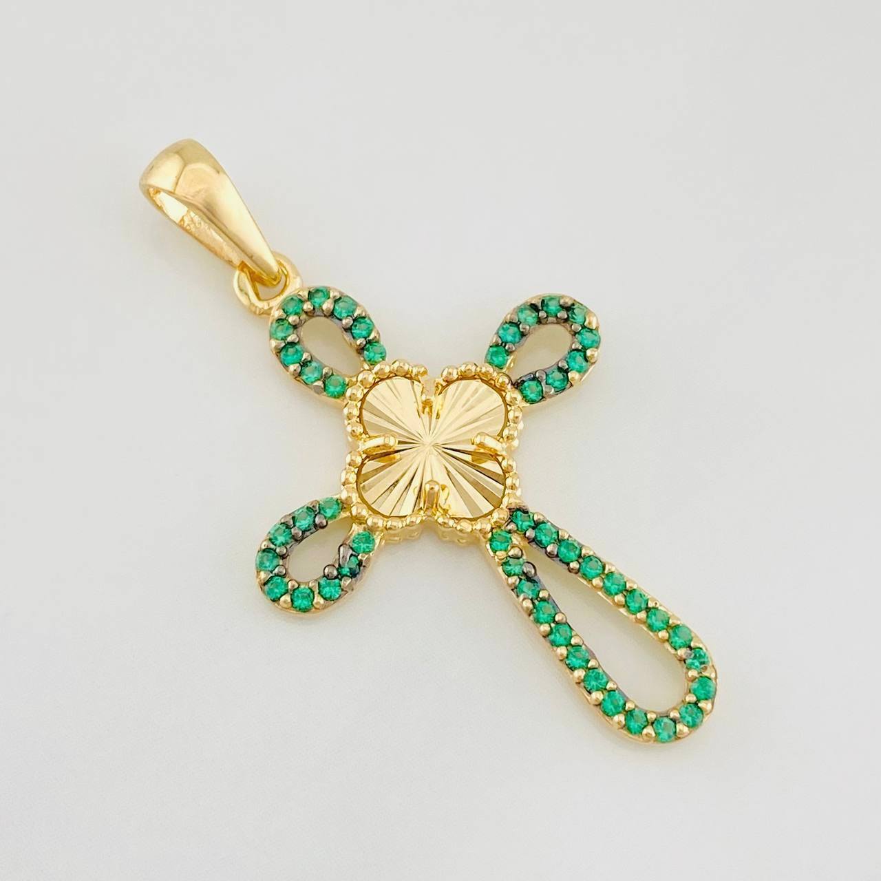 Dije Cruz Trebol 2g / 1 1/4 in Dos Oros Negro Amarillo 18K
