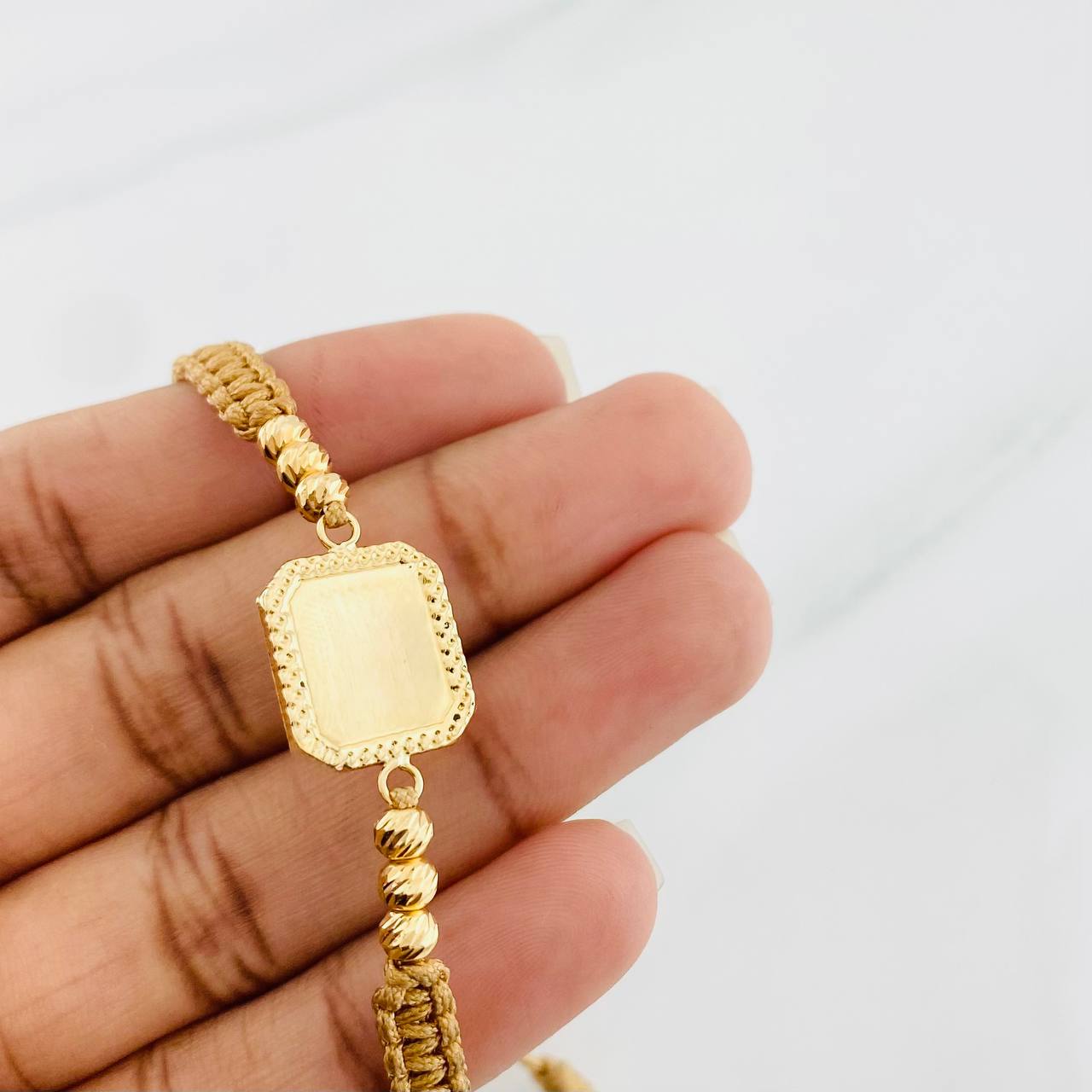 Pulsera Tejida Caqui Placa Cuadrada Punteada Oro Amarillo 18K