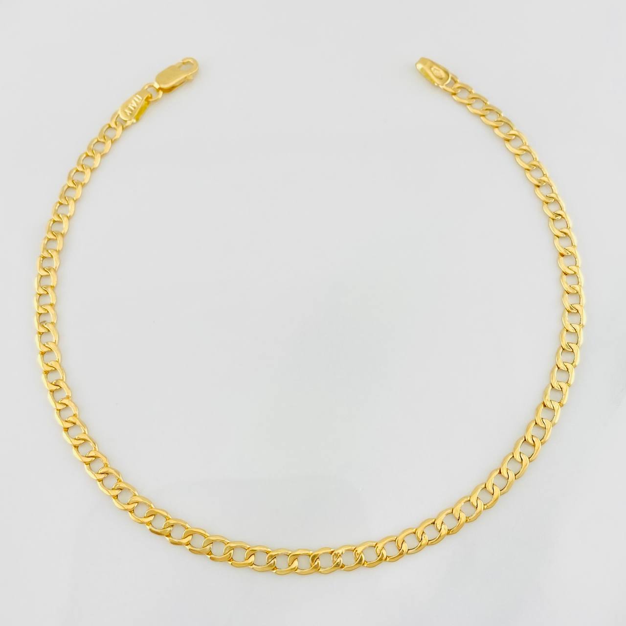 Pulso Cubano 2.4g / 8 1/4 in / 3.3mm Oro Amarillo 18K