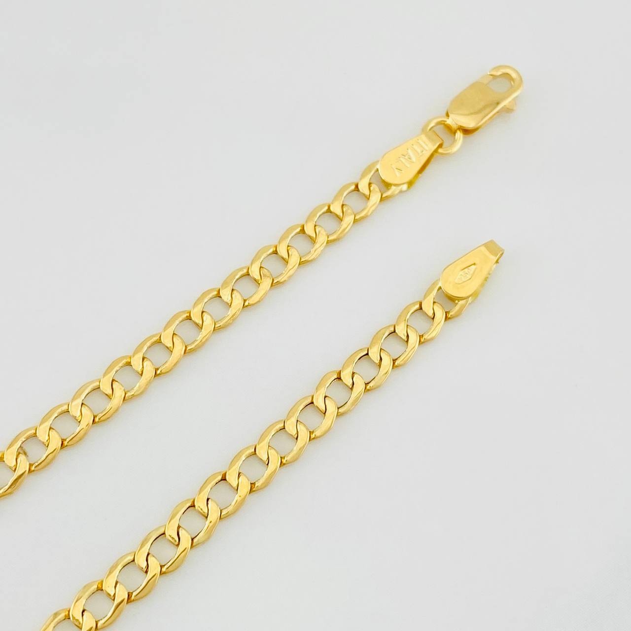 Pulso Cubano 2.4g / 8 1/4 in / 3.3mm Oro Amarillo 18K