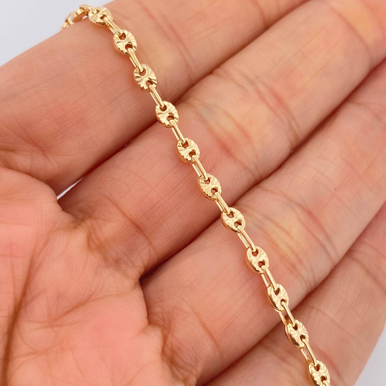 Pulso Gc 3gr / 8 in / 3.35mm Oro Amarillo 18K $