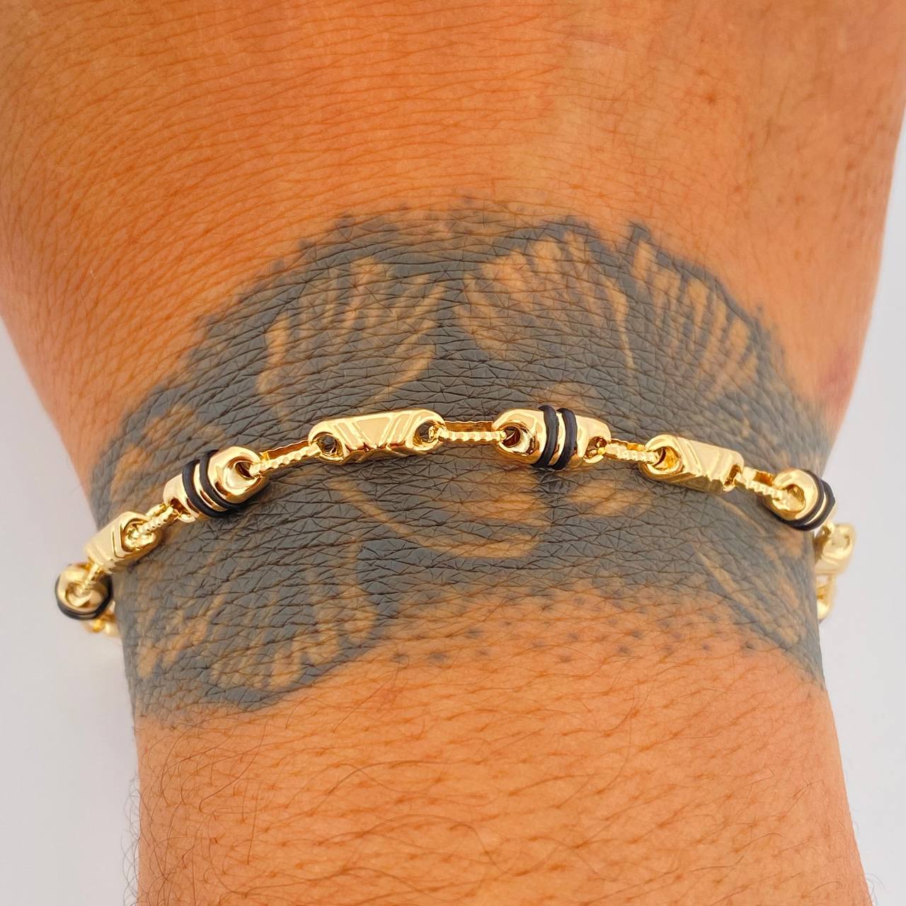 Pulso Rustica Tribal 4.45gr / 7 3/4 in / 4.7mm Oro Amarillo 18K $