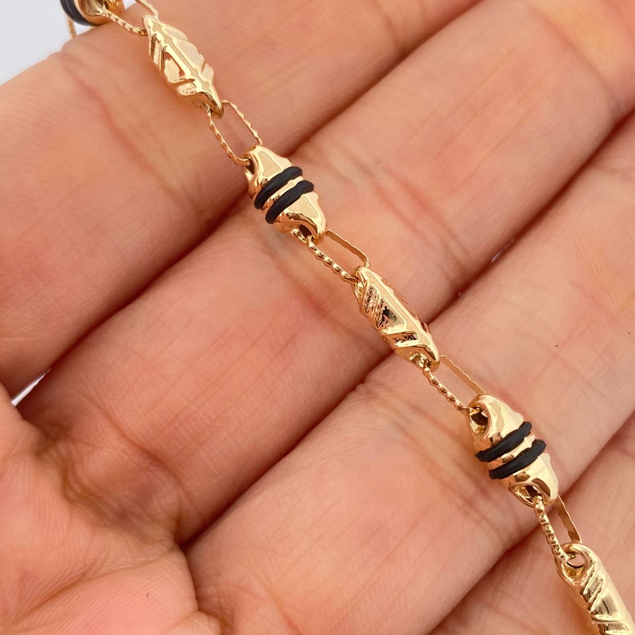 Pulso Rustica Tribal 4.45gr / 7 3/4 in / 4.7mm Oro Amarillo 18K $