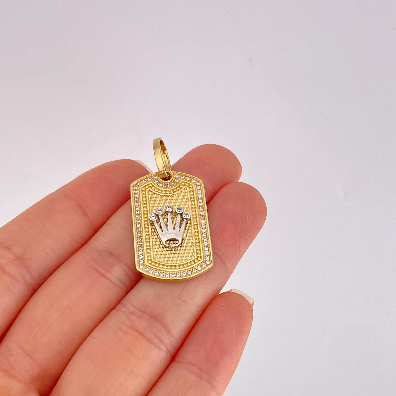 Dije Placa Corona 7.05g / 1 1/2 in Dos Oros Amarillo Blanco 18K
