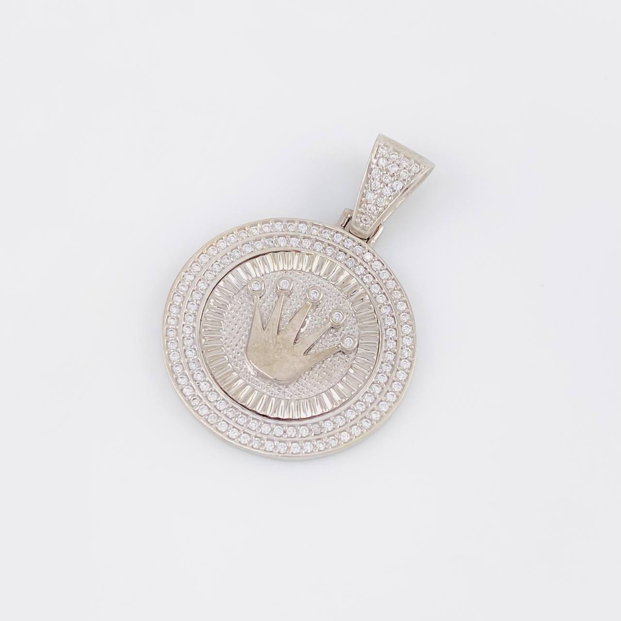 Dije Medalla Corona 6.55g / 1 1/2 in Oro Blanco 18K