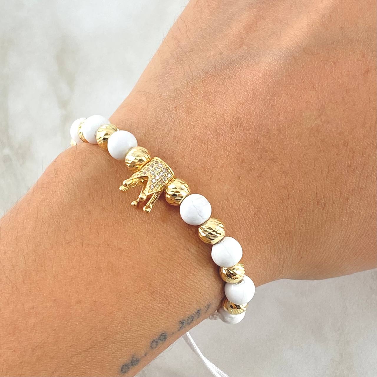 White Bracelet Charm Dotted Crown 3.2gr / 6mm Beads Diamond Cut 8pcs 18K Yellow Gold ©
