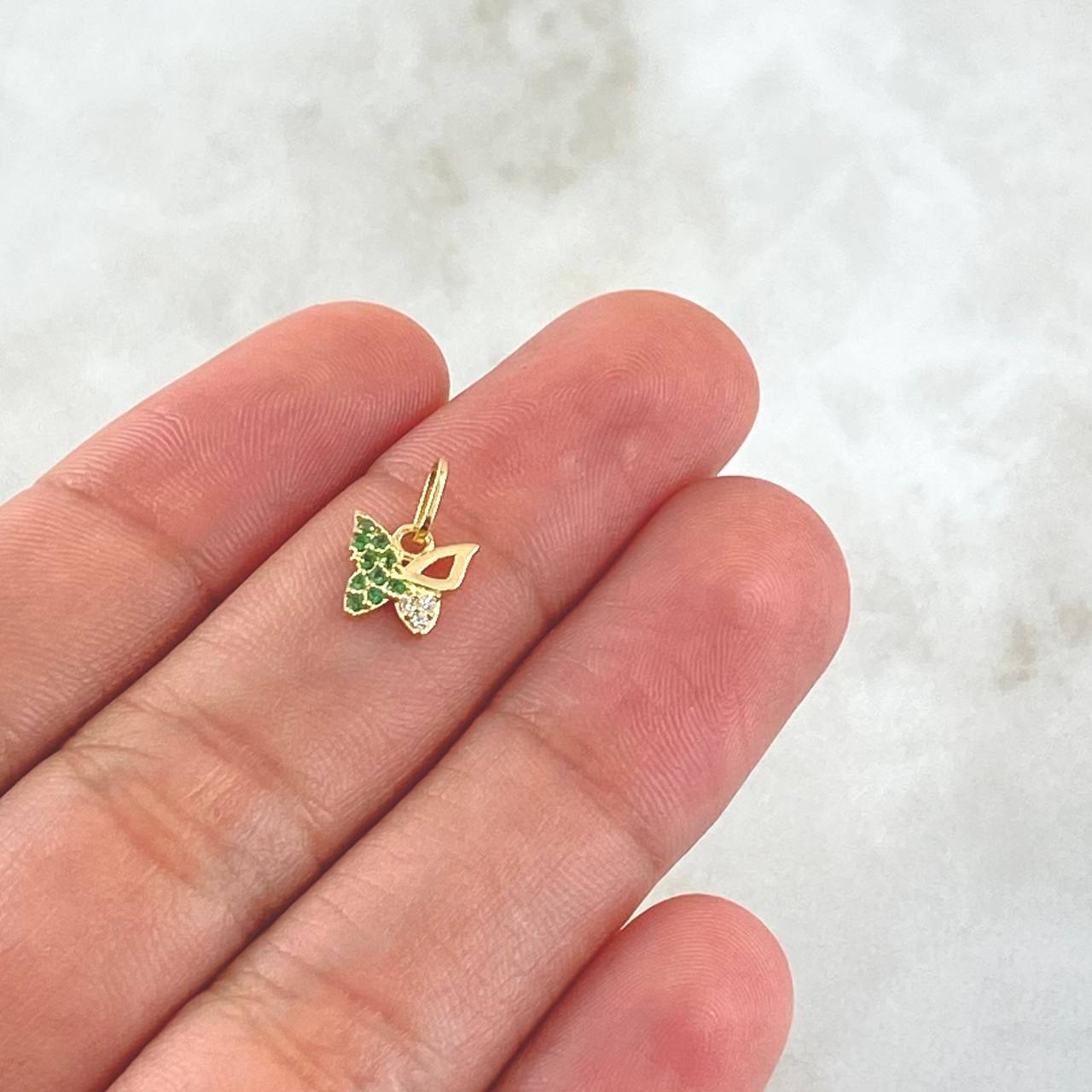 Dije Mariposa Parcial 0.4gr / 1cm / Circones Blancos Verdes Oro Amarillo 18K