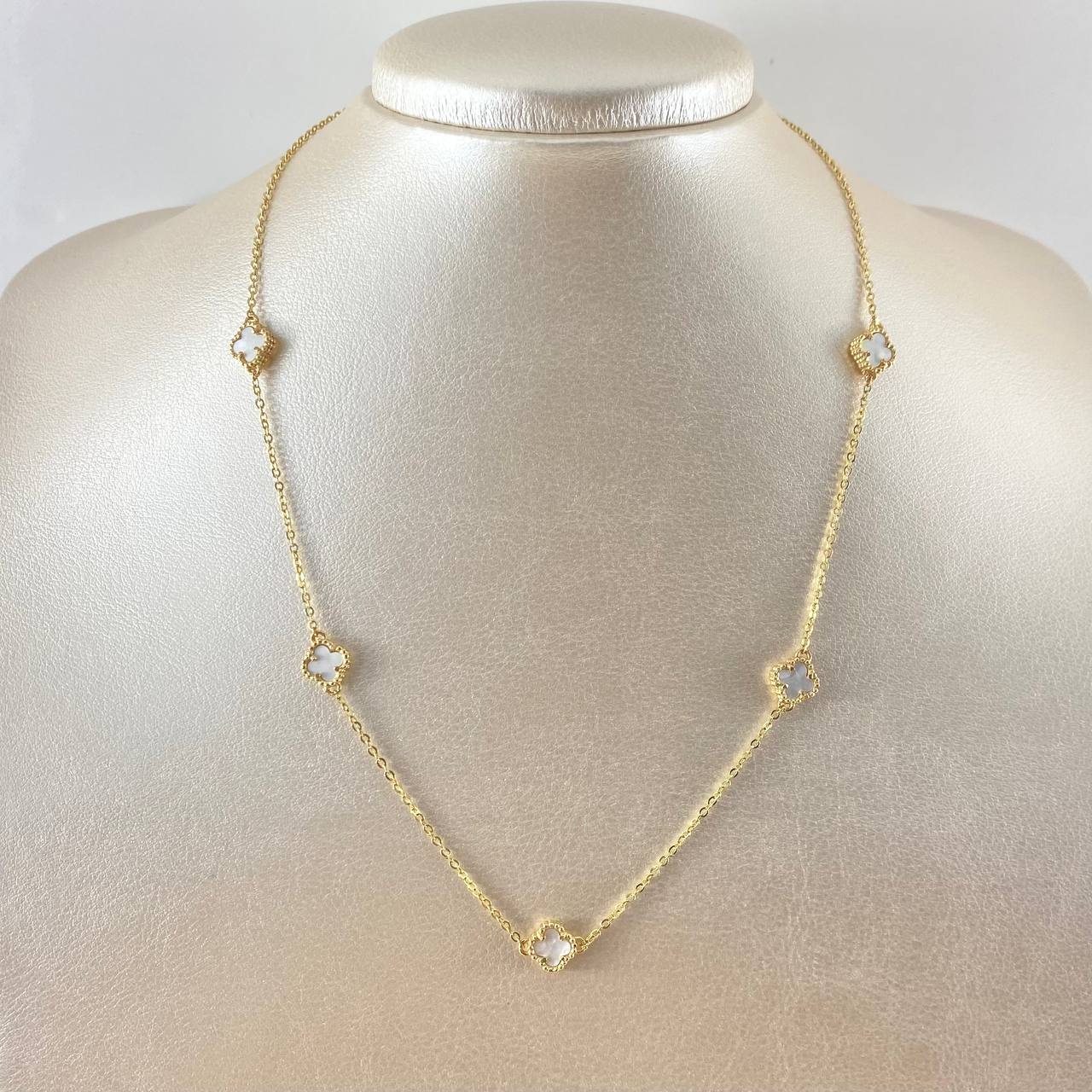 Cadena Aro Seguido Trebol VCyA 6.3gr / 45cm / 1.5mm Nacar Blanco Punteado Oro Amarillo  18K