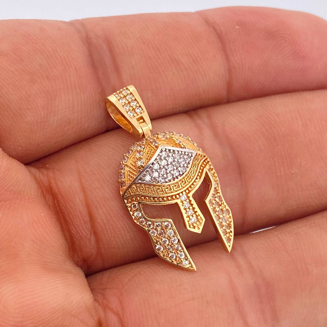 Dije Gladiador 3.35gr / 1 1/4 in / Dos Oros Amarillo Blanco 18K &