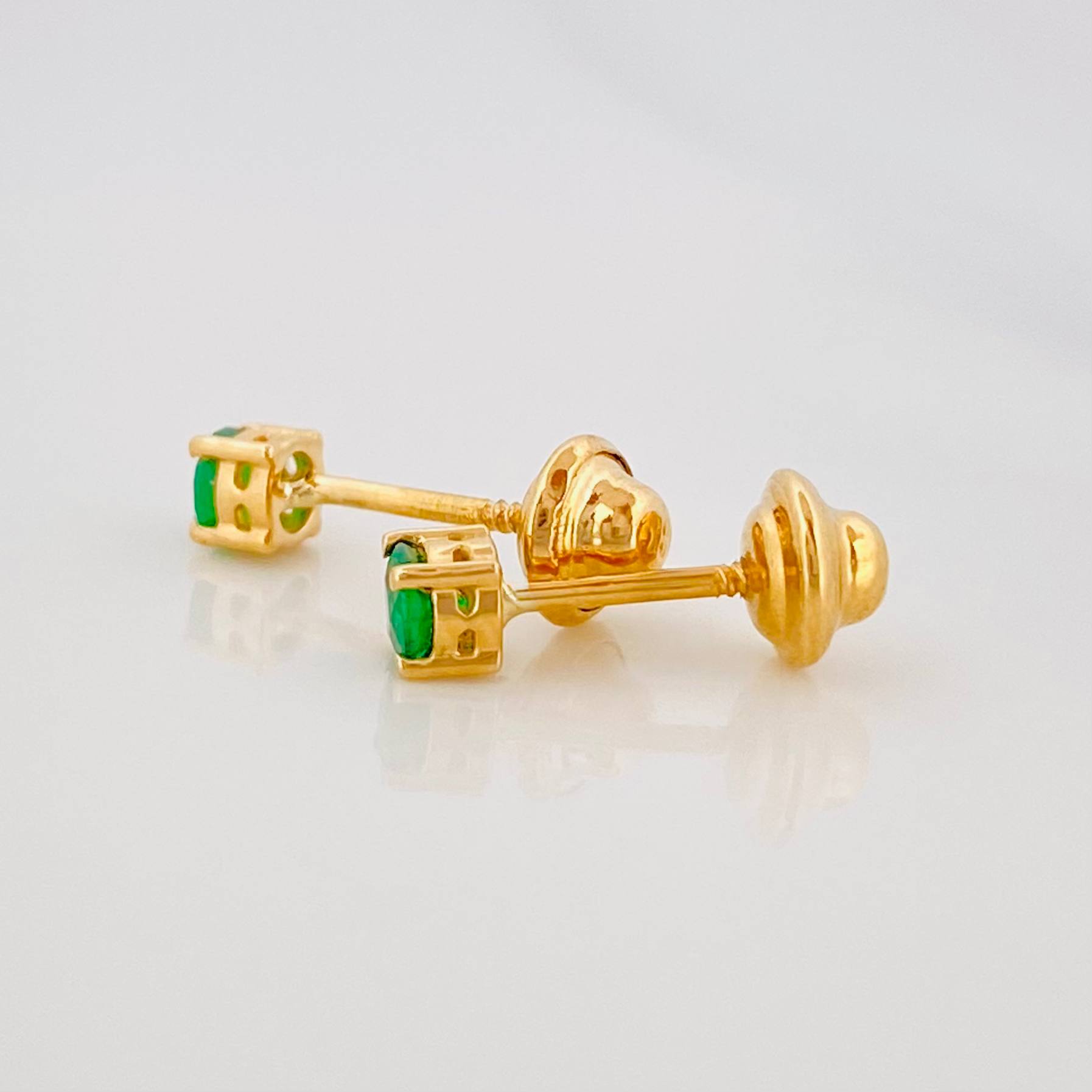Stud Earrings Four Prongs Emeralds 17 Pts 0.7 g / in / 2.8 mm Yellow Gold 18K