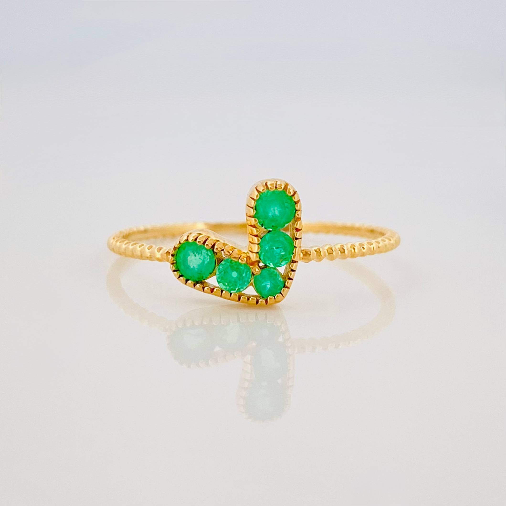 Heart Ring with Emeralds 25 Pts 1 g / T6 18K Yellow Gold