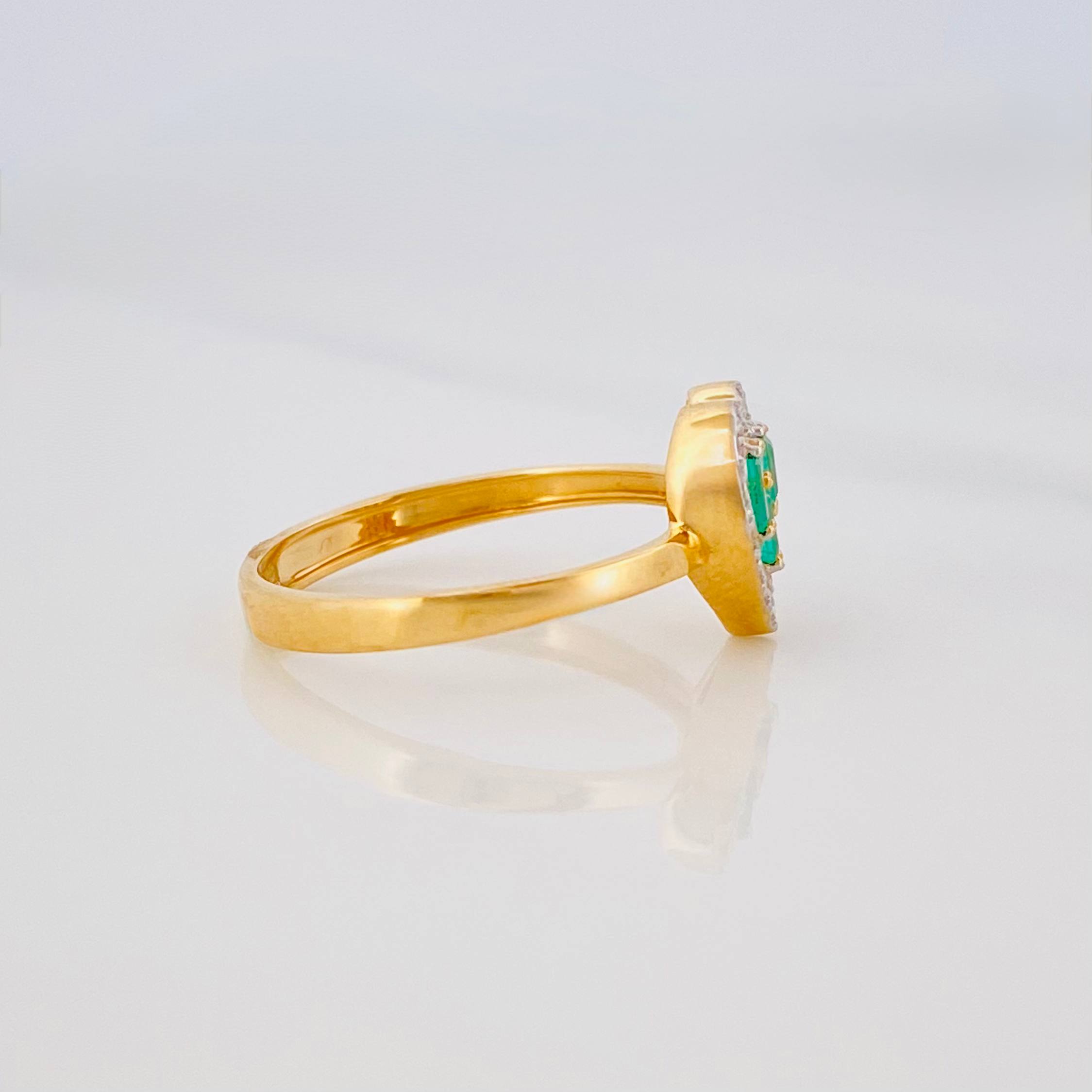 Anillo Corazon Esmeraldas 13 Pts Diamantes 08 Pts 1.85 g / T6 Dos Oros Amarillo Blanco 18K