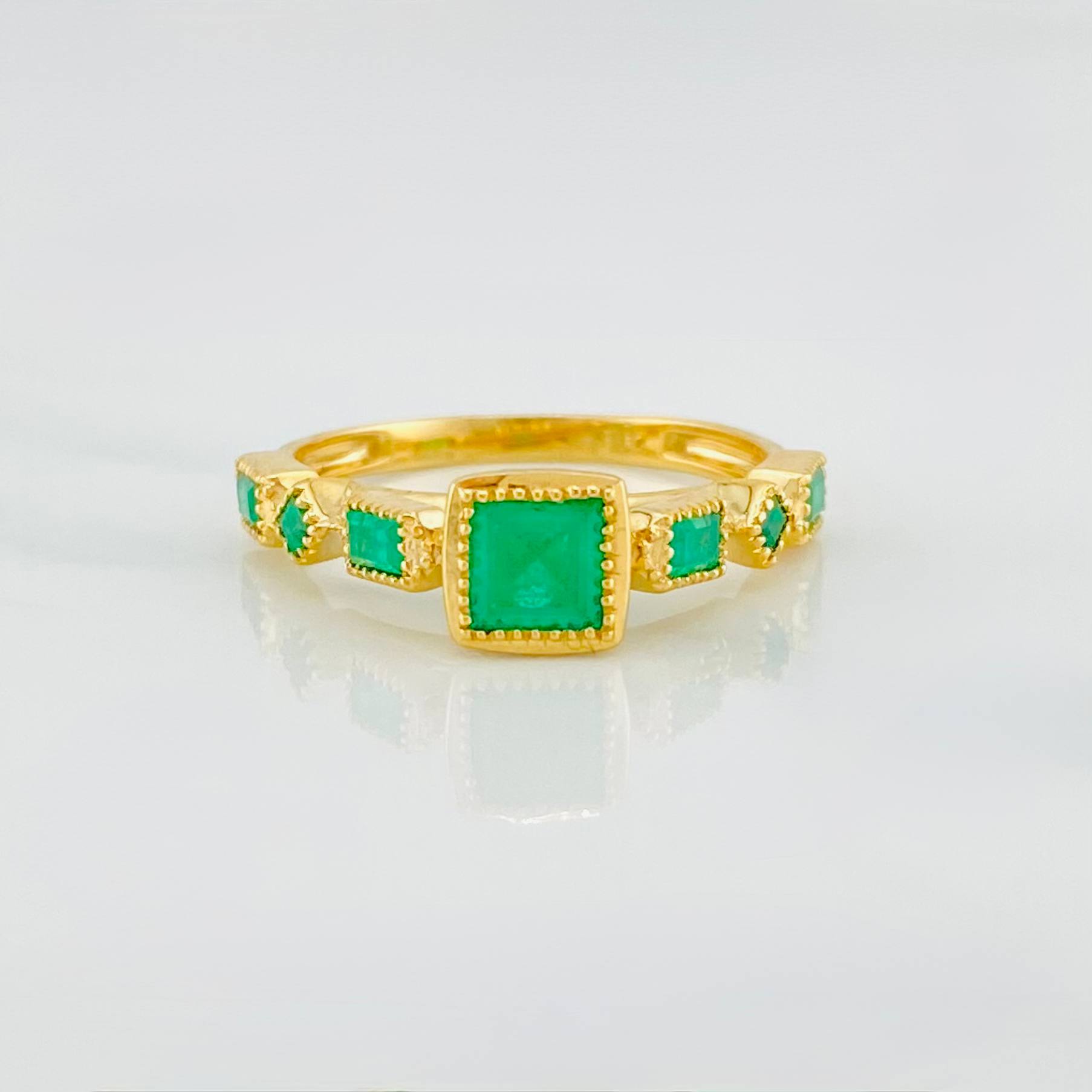 Emerald Figures Ring 69 Pts 2.7 g / T6 Two Yellow White Gold 18K