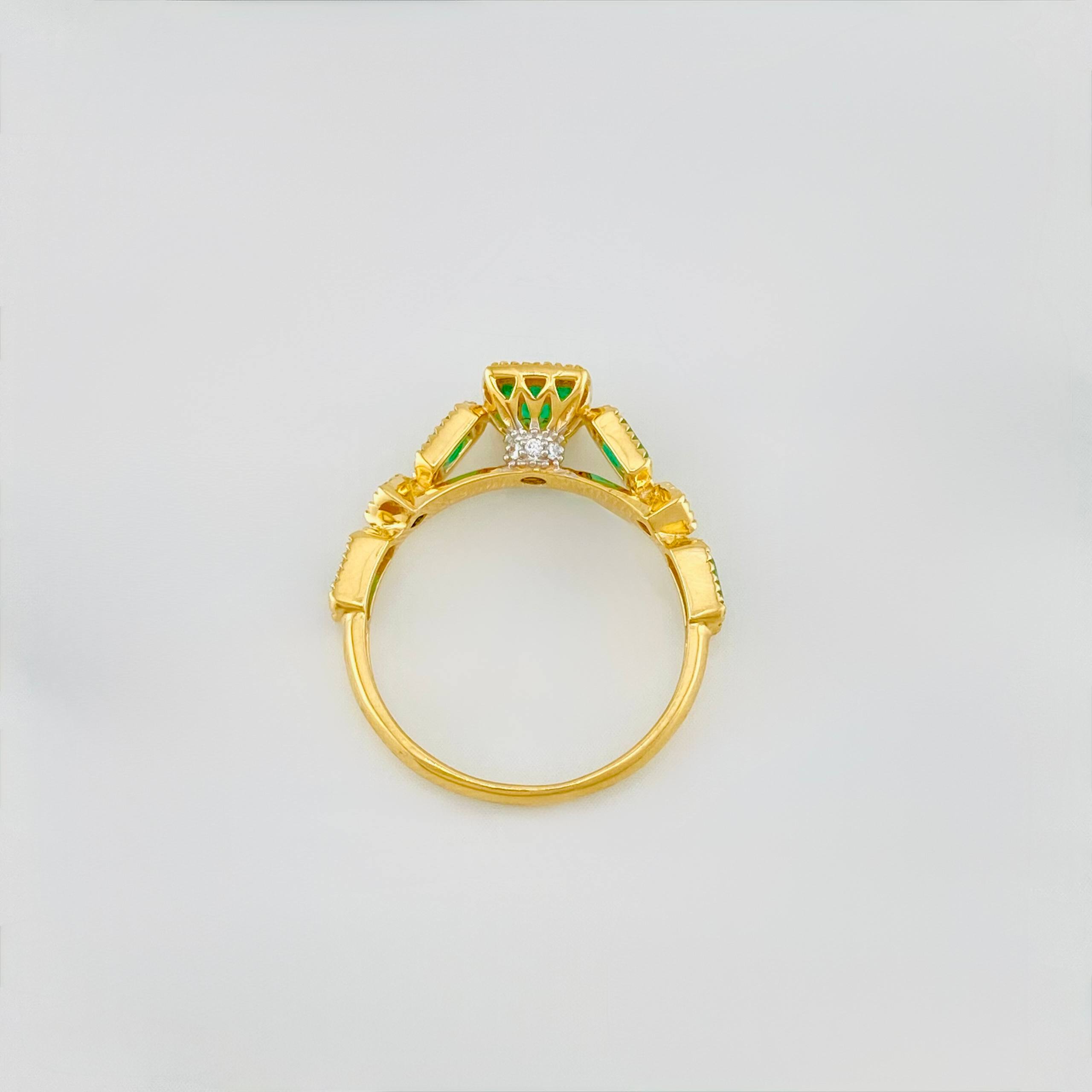 Emerald Figures Ring 69 Pts 2.7 g / T6 Two Yellow White Gold 18K