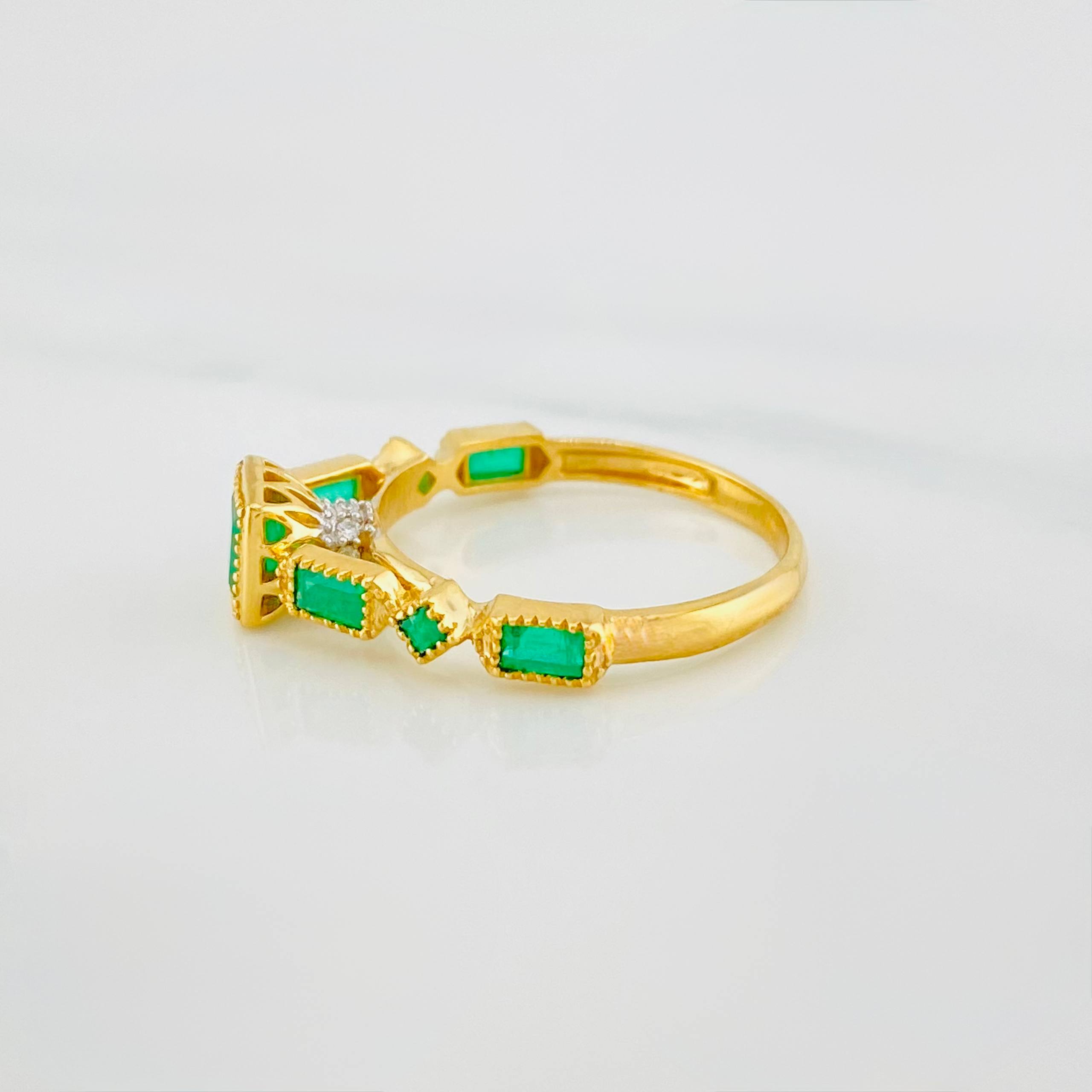 Emerald Figures Ring 69 Pts 2.7 g / T6 Two Yellow White Gold 18K
