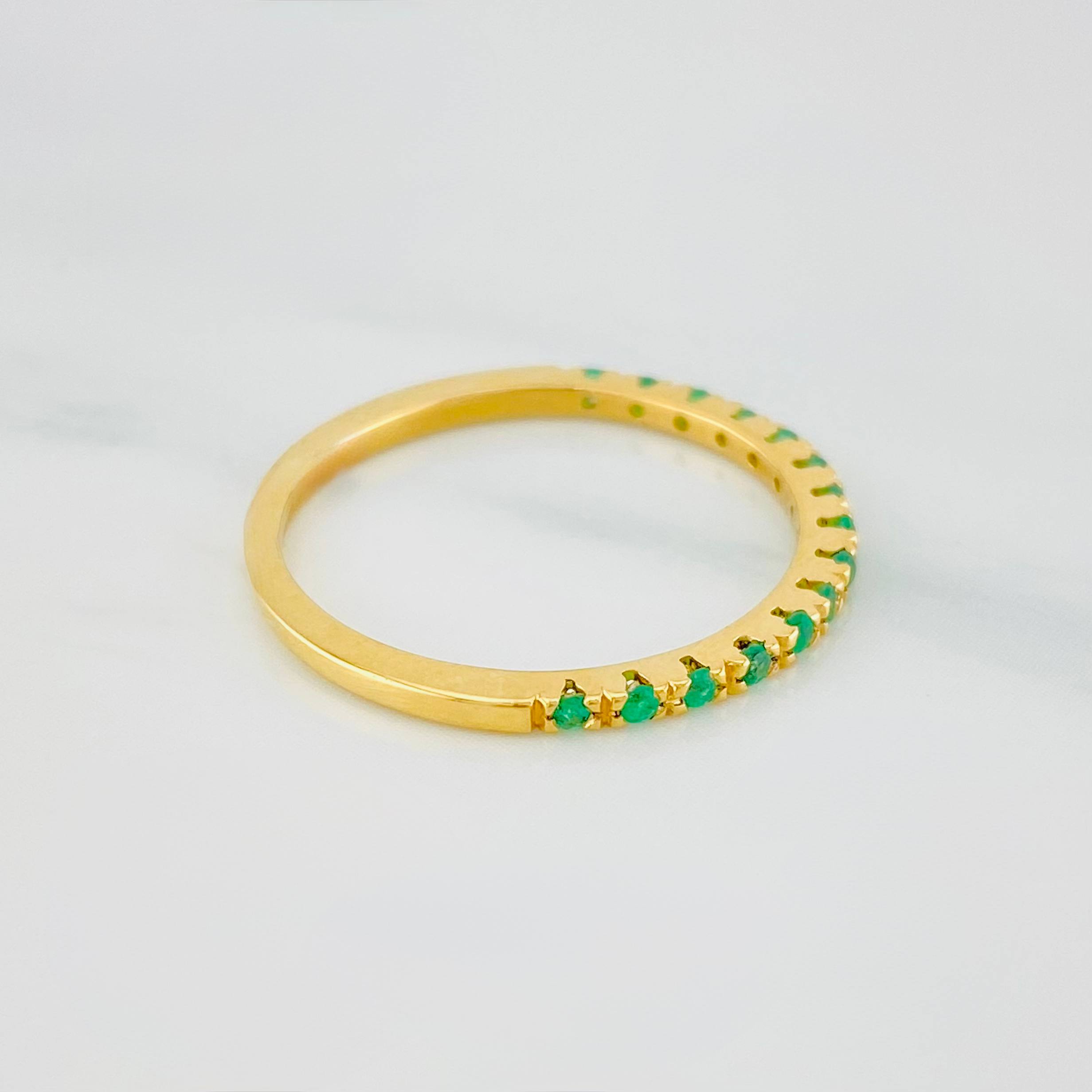 Anillo Churumbela Esmeraldas 15 Pts 1.5 g / T6 Oro Amarillo 18K