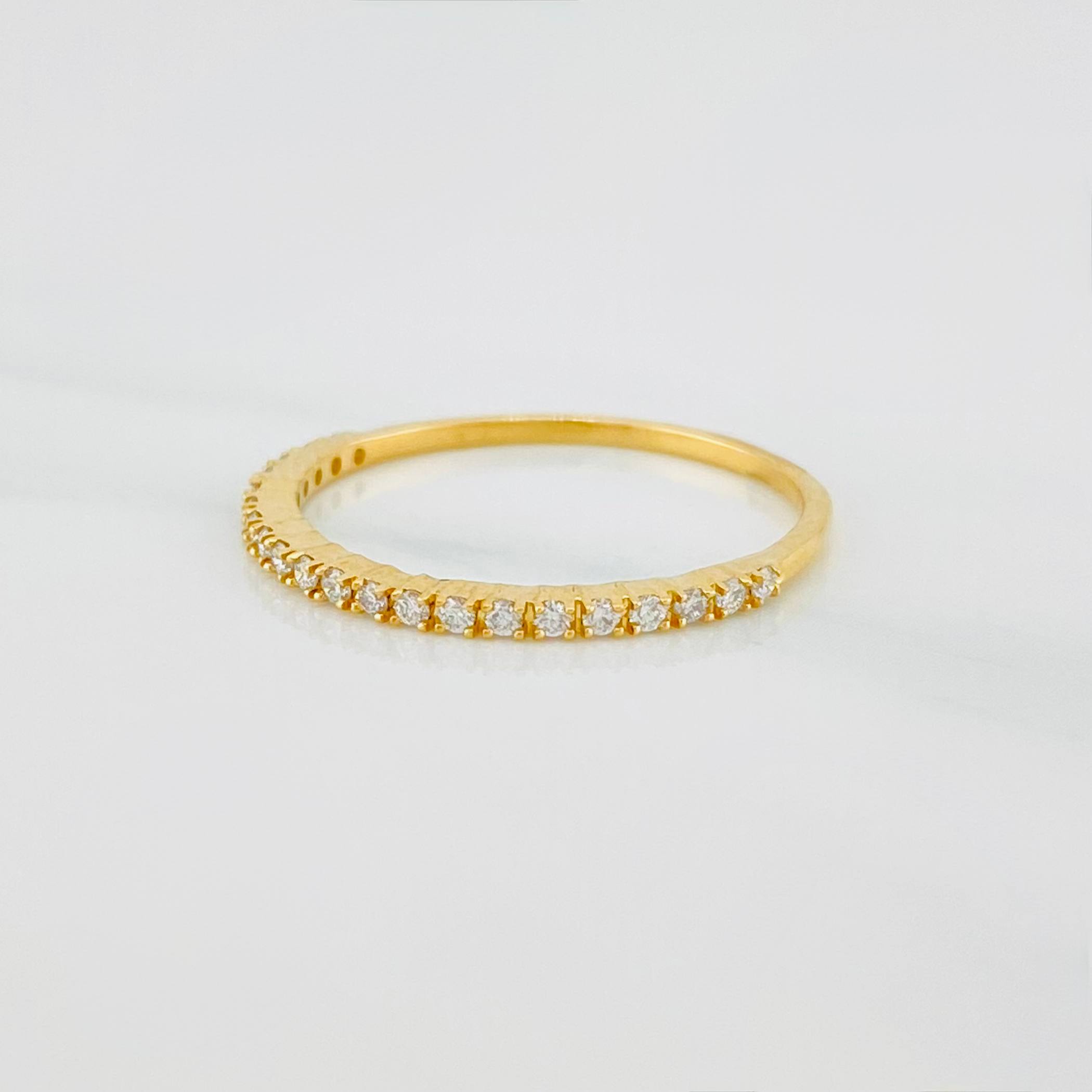 Churumbela Ring with Diamonds 1.05 g / T7 18K Yellow Gold