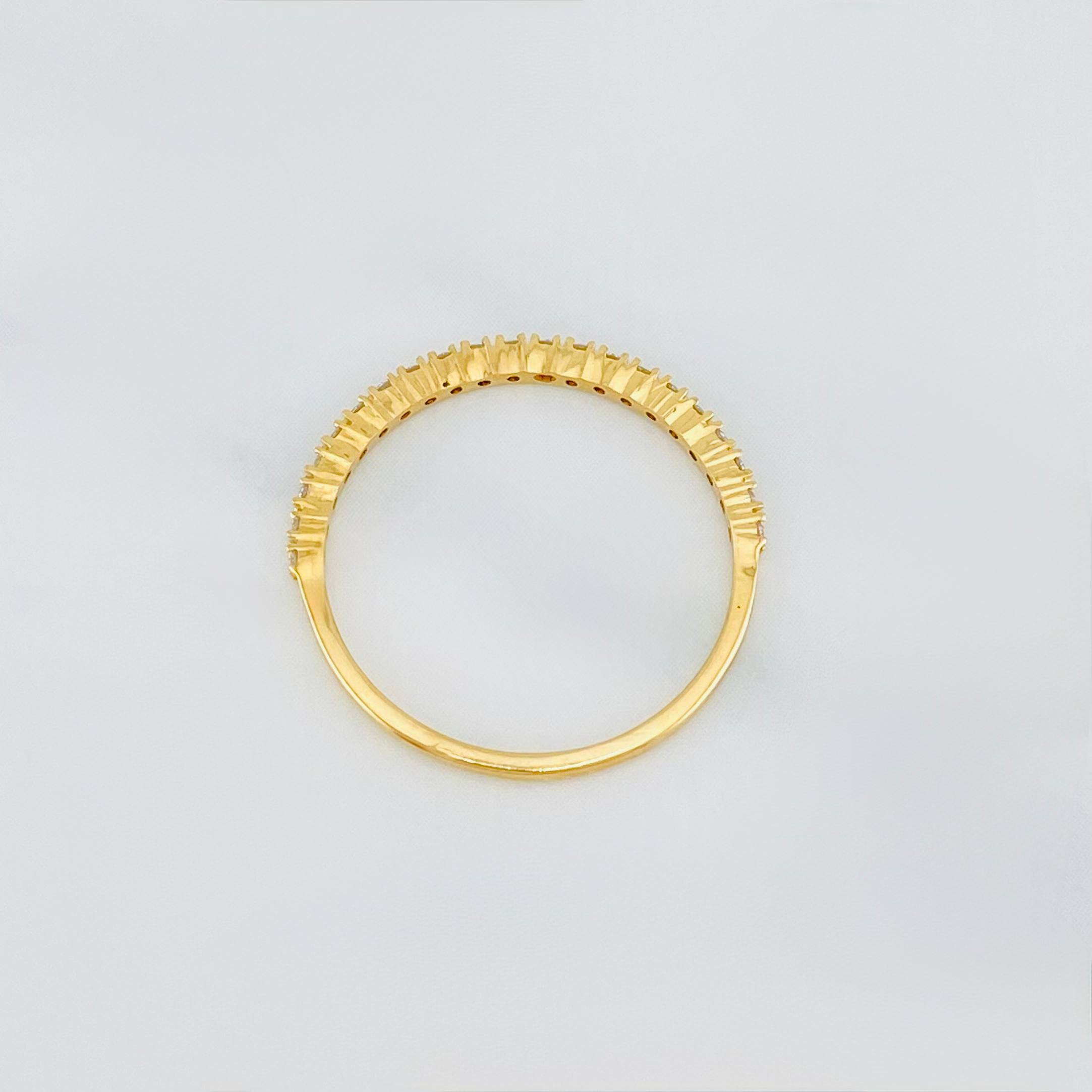 Churumbela Ring with Diamonds 1.05 g / T7 18K Yellow Gold