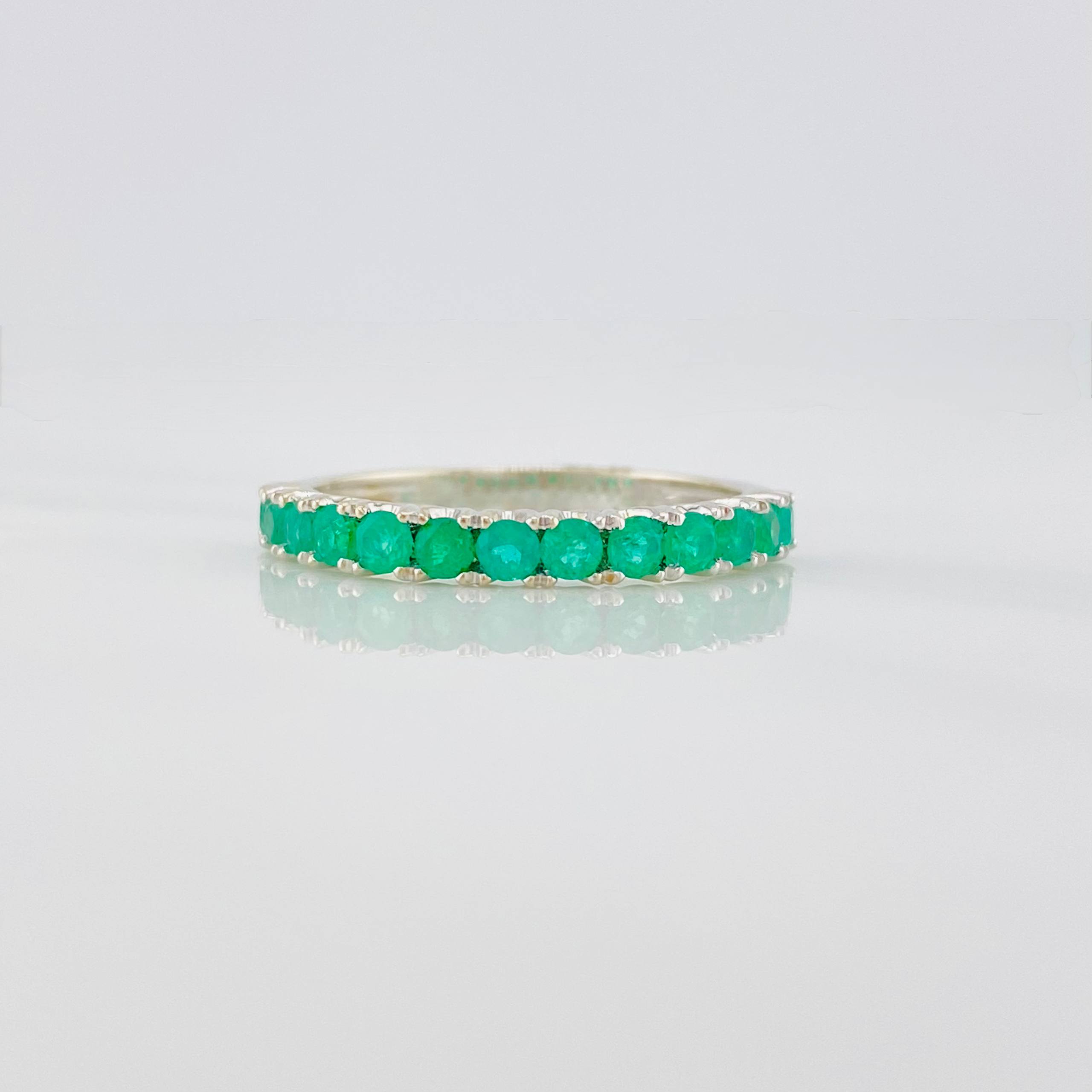 Churumbela Ring with Emeralds 2.25 g / Size 6 3/4 18K White Gold