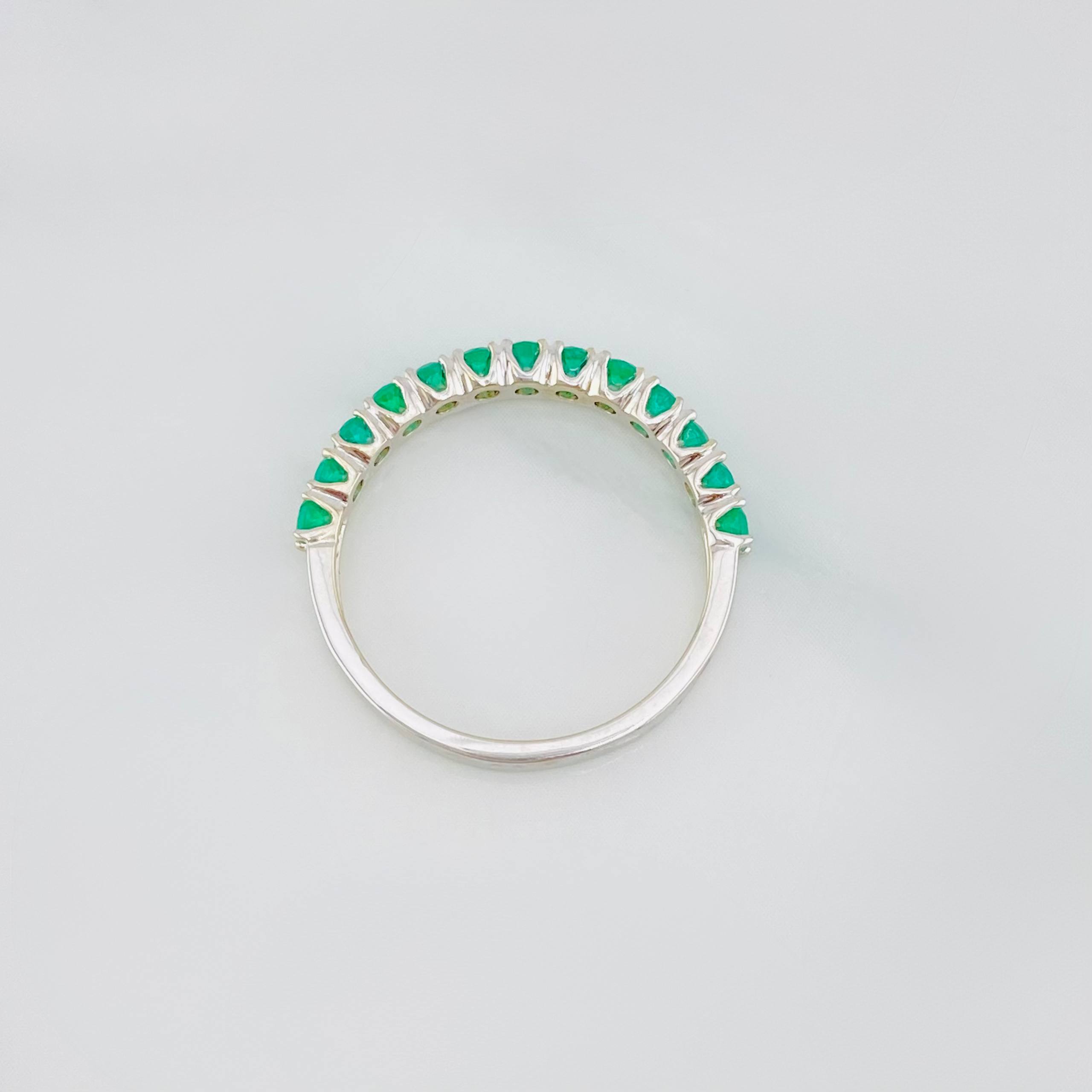 Churumbela Ring with Emeralds 2.25 g / Size 6 3/4 18K White Gold