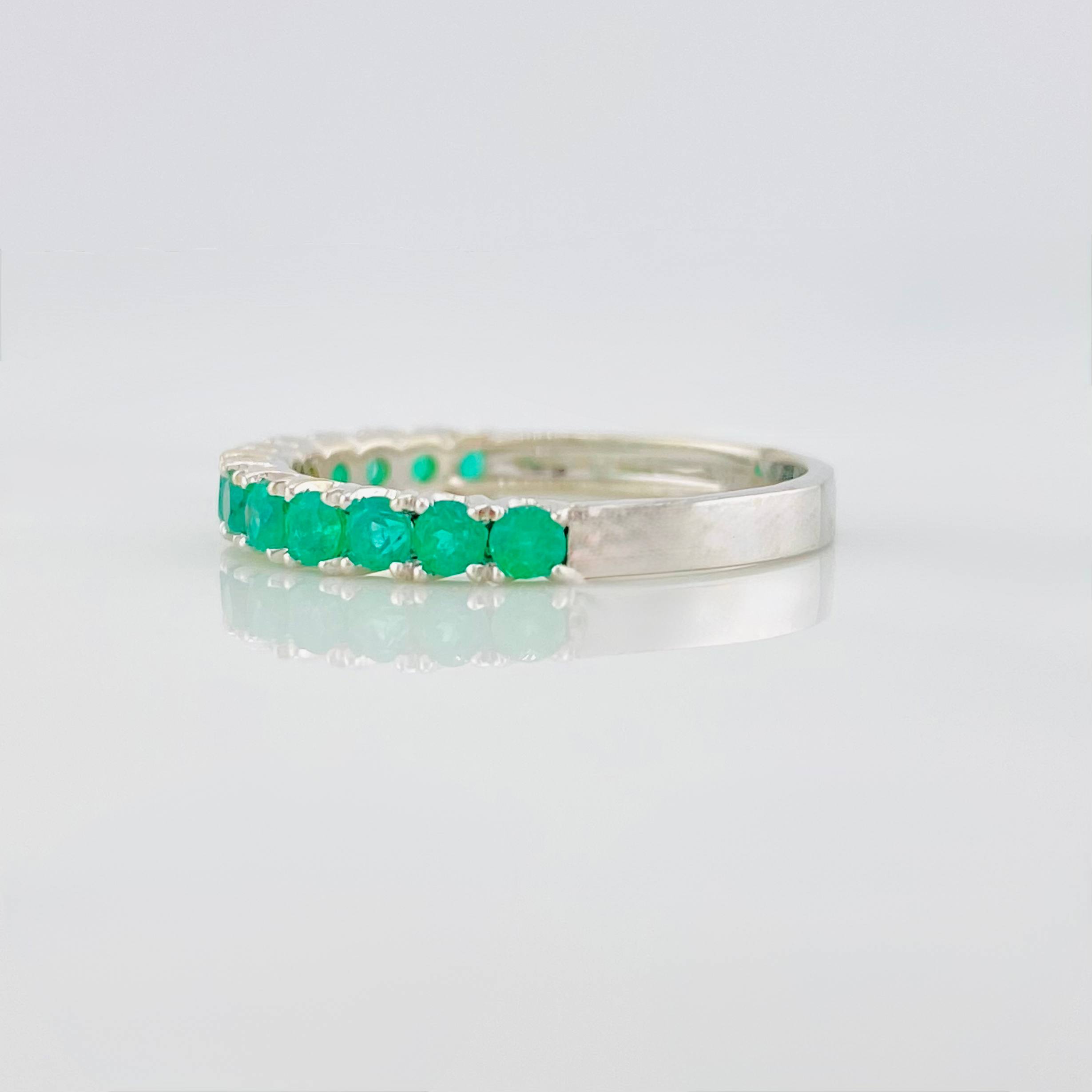 Churumbela Ring with Emeralds 2.25 g / Size 6 3/4 18K White Gold