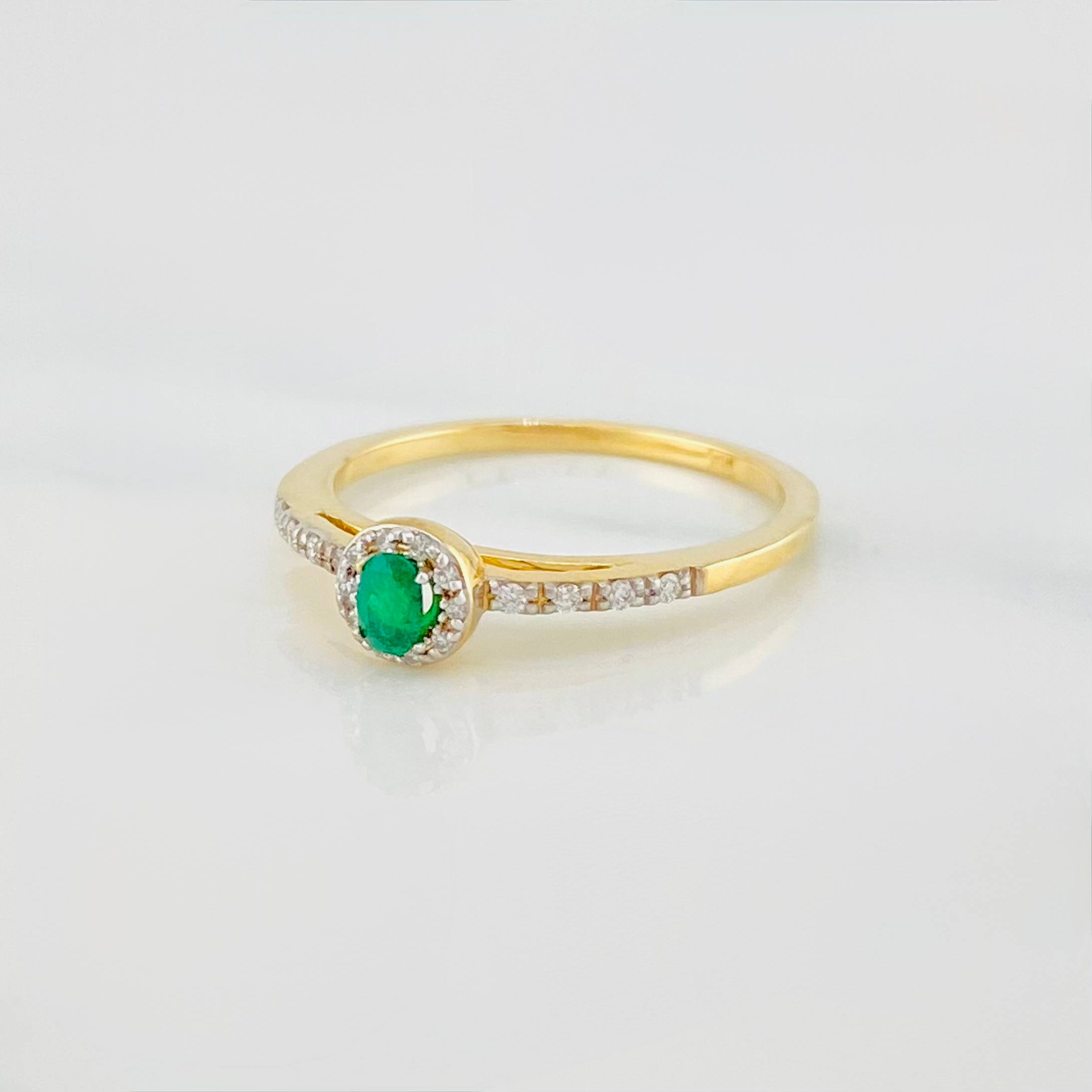 Anillo Halo Churumbela Esmeralda 2.1 g / T6 Dos Oros Amarillo Blanco 18K
