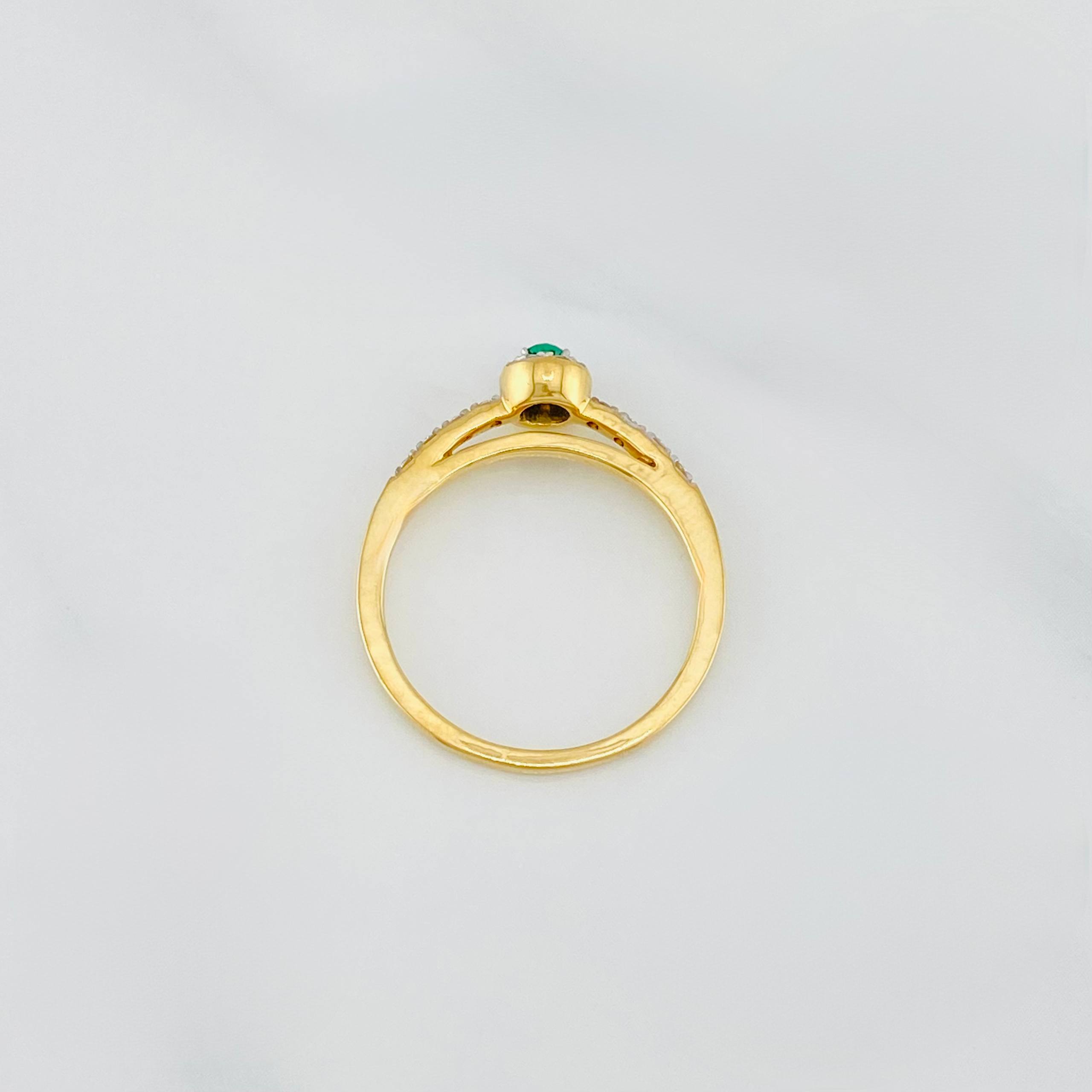 Anillo Halo Churumbela Esmeralda 2.1 g / T6 Dos Oros Amarillo Blanco 18K