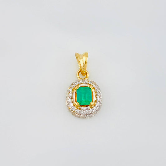 Dije Halo Esmeraldas 26 Pts Diamantes 20 Pts 1.05 g / 1/2 in Dos Oros Amarillo Blanco 18K