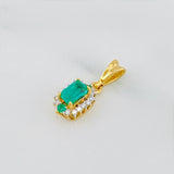 Dije Halo Esmeraldas 33 Pts Diamantes 07 Pts 1.05 g / 1/2 in Dos Oros Amarillo Blanco 18K