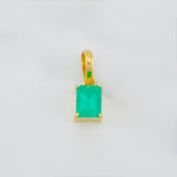 Dije Rectangulo Esmeralda 0.95 g / 1/2 in Oro Amarillo 18K