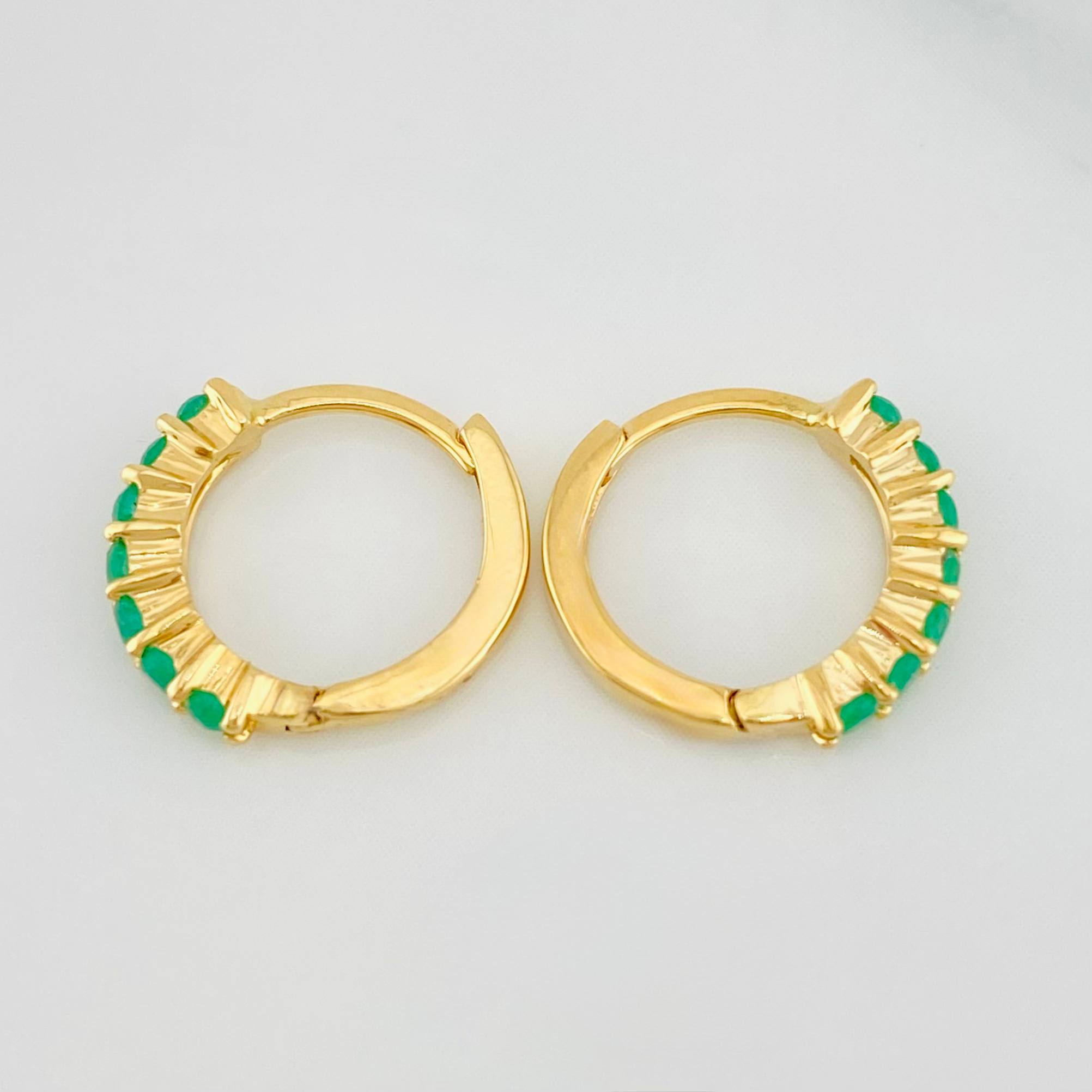 Hoop Earrings Intercepto Channel Emeralds 28 pts 1.7 g / 1/2 in 18K Yellow Gold