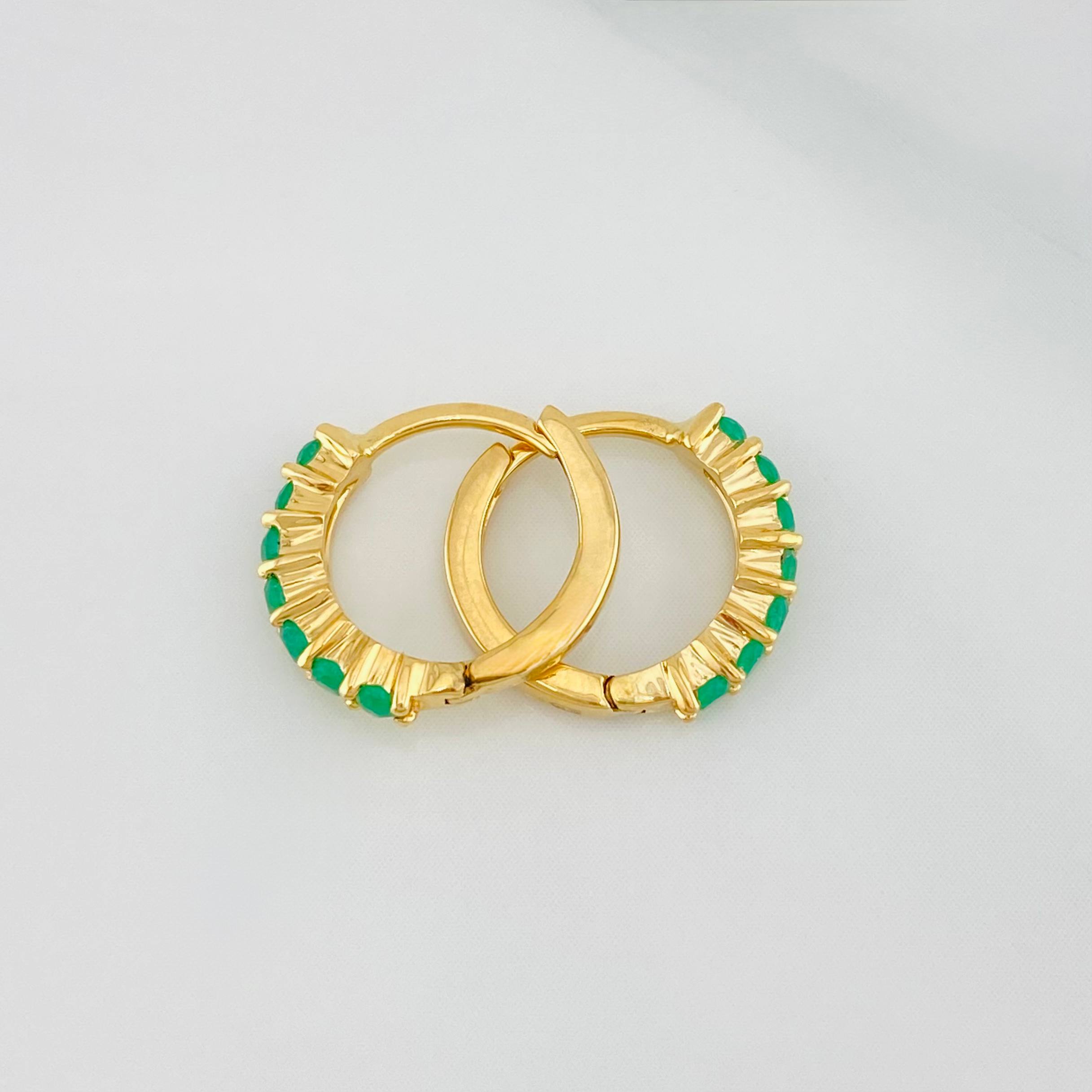 Hoop Earrings Intercepto Channel Emeralds 28 pts 1.7 g / 1/2 in 18K Yellow Gold