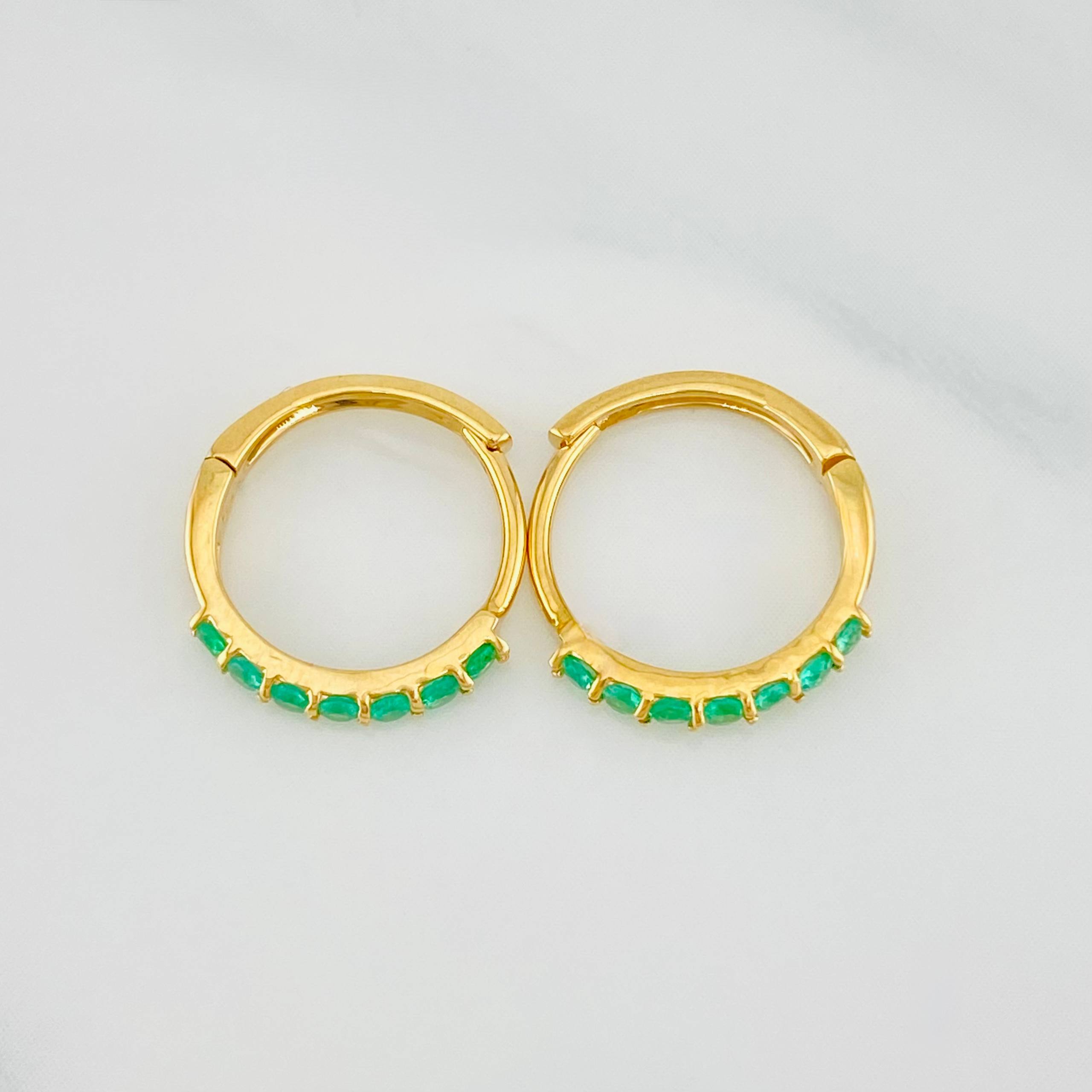 Hoop Earrings Emeralds 1.25 g / 1/2 in 18K Yellow Gold