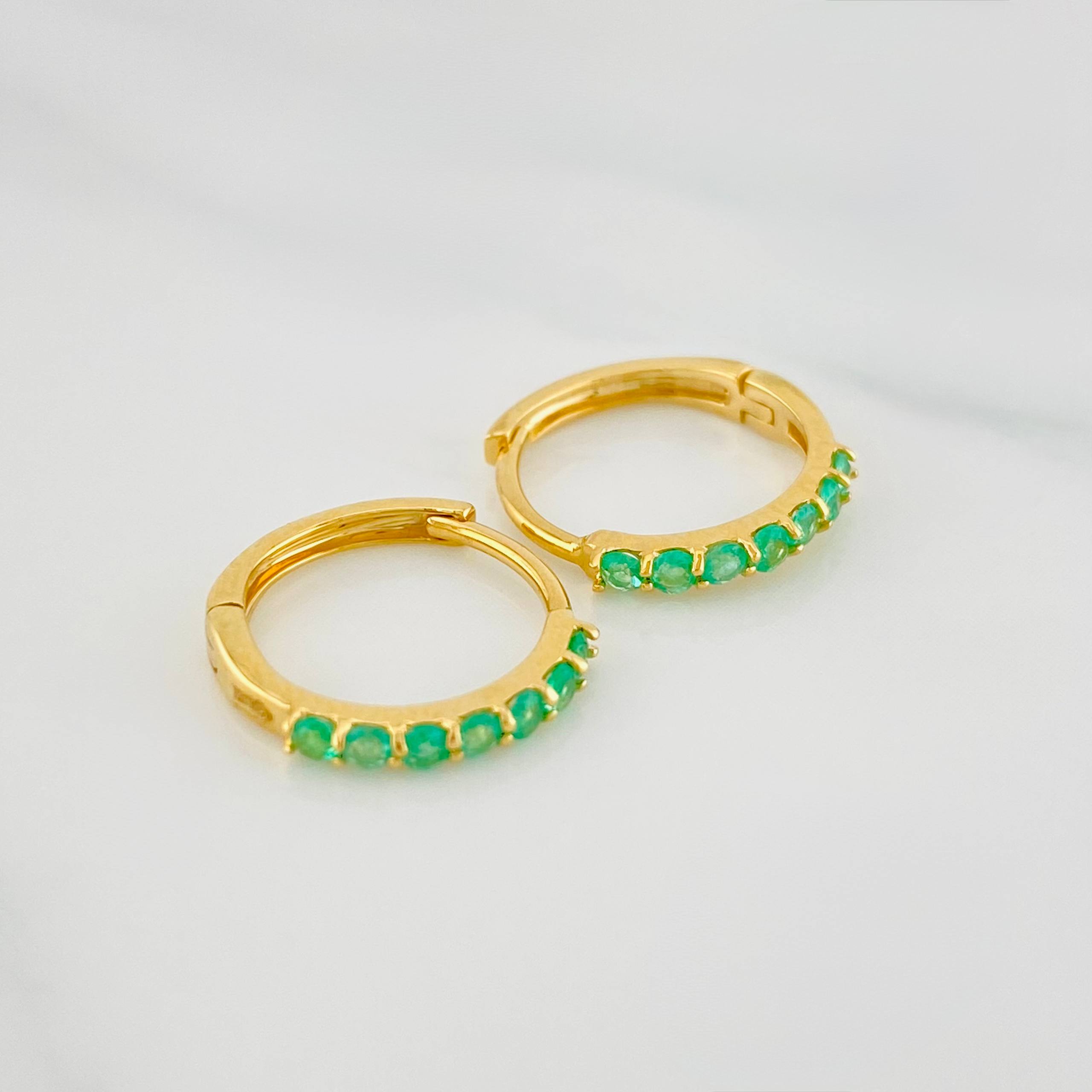 Hoop Earrings Emeralds 1.25 g / 1/2 in 18K Yellow Gold