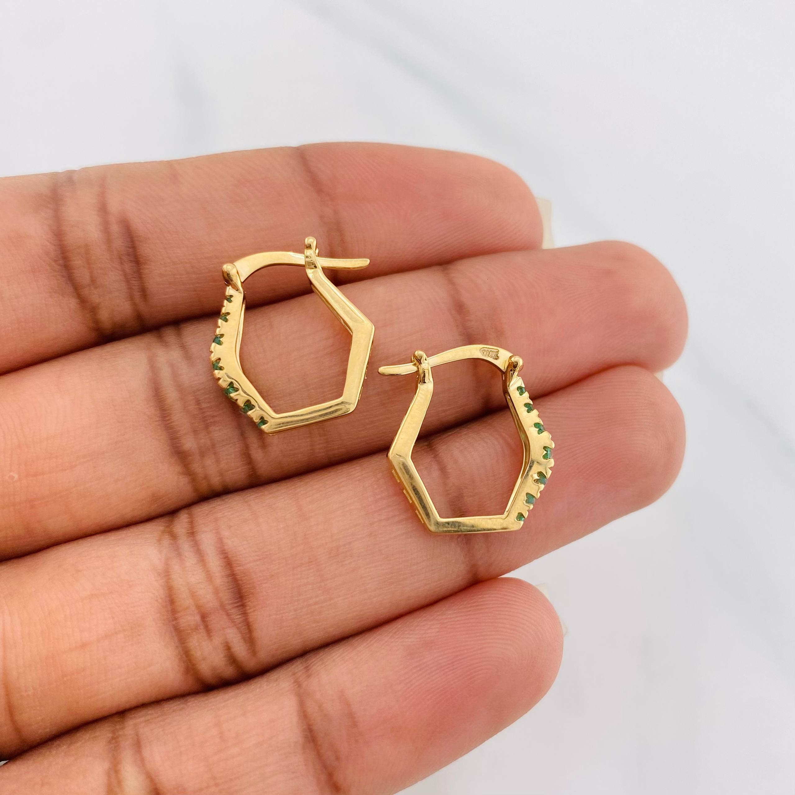 Hexagonal Hoop Earrings with Emeralds 36 Pts 3.1 g / 3/4 in 18K Yellow Gold