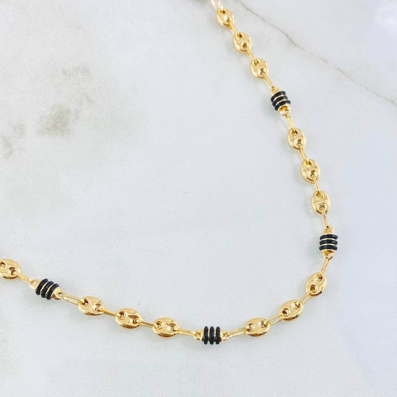 Cadena Gc Barril Cauchos Negros 8.9gr / 21 3/4 in / 4.5mm Oro Amarillo 18K