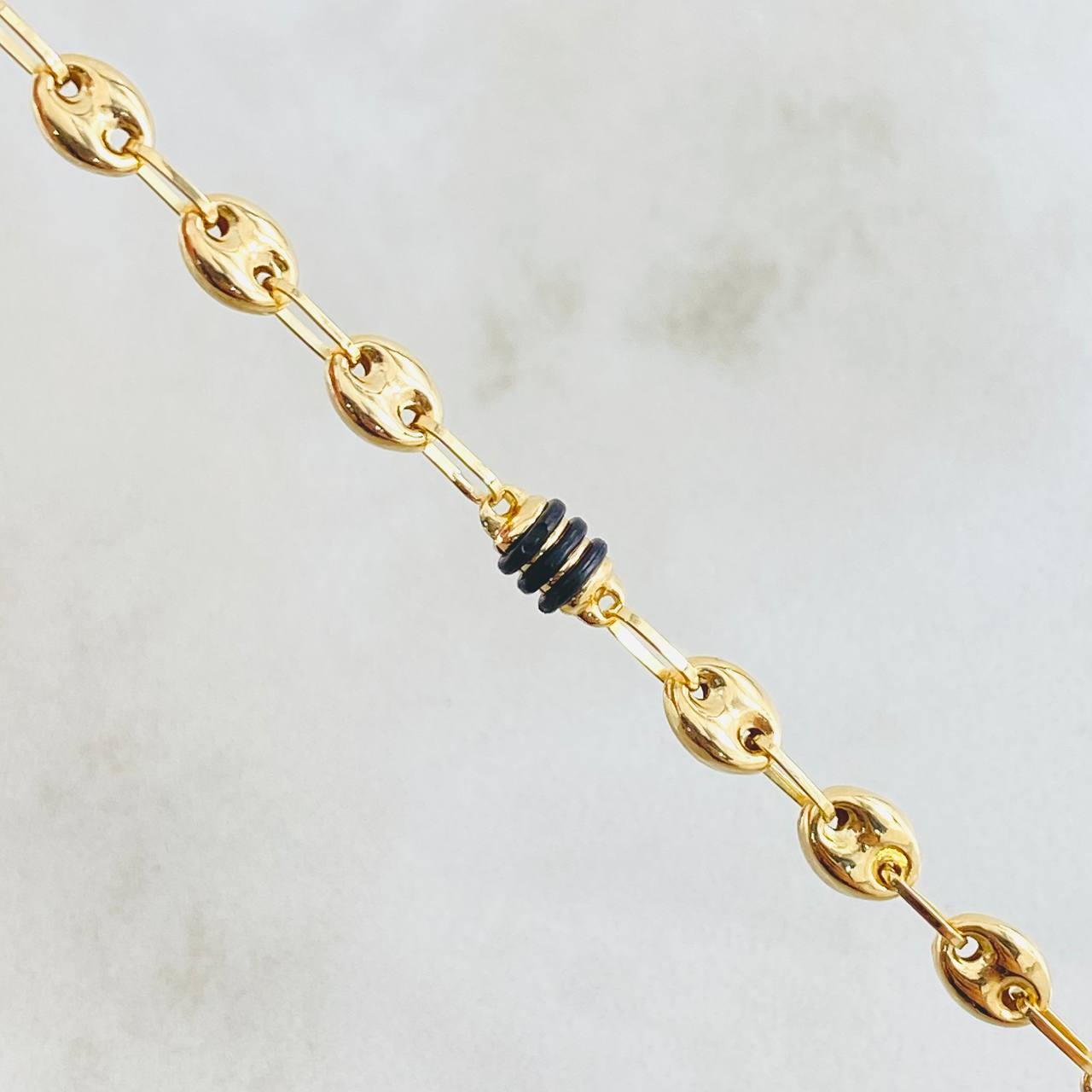 Cadena Gc Barril Cauchos Negros 8.9gr / 21 3/4 in / 4.5mm Oro Amarillo 18K