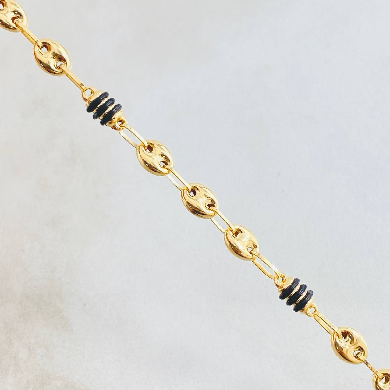 Bracelet Gc Barrel Black Rubbers 3.4gr / 7 in / 4.5mm 18K Yellow Gold