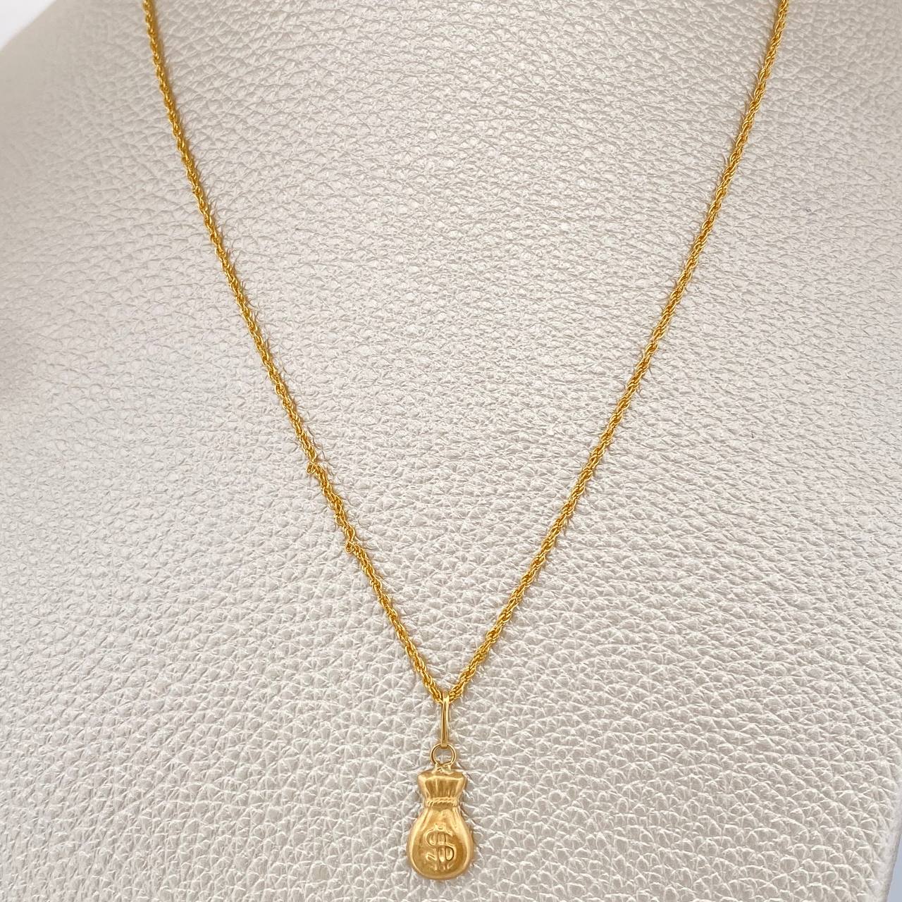 Set Cadena y Dije Lazo + Bolsa De Dinero 1.2gr / 15 3/4 in / Oro Amarillo 18K $